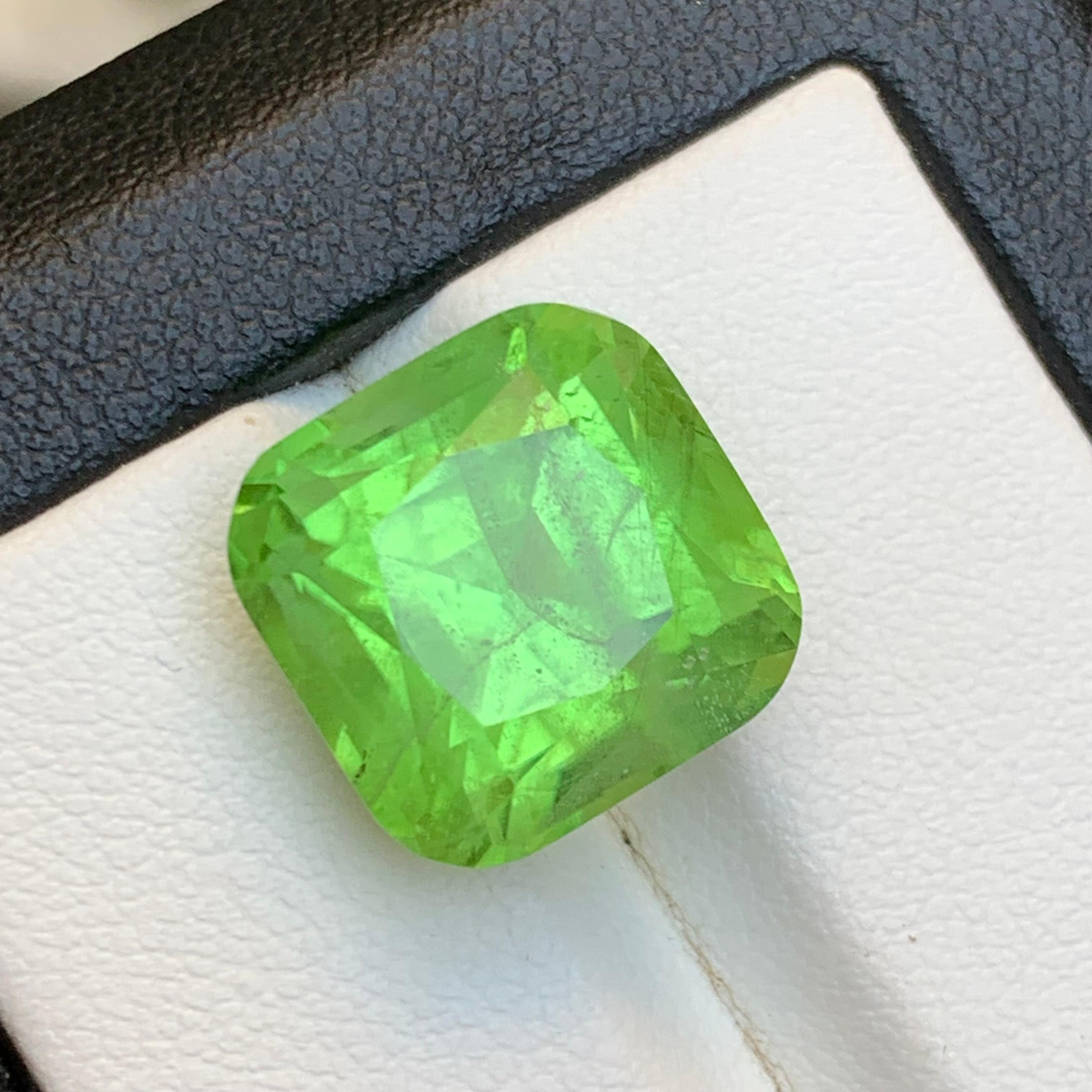 Greene & Greene Greene 13.80 Ct Natural Loose Gemstone Square Cushion Cut (péridot vert vif, taille coussin)  Joaillerie en vente 5
