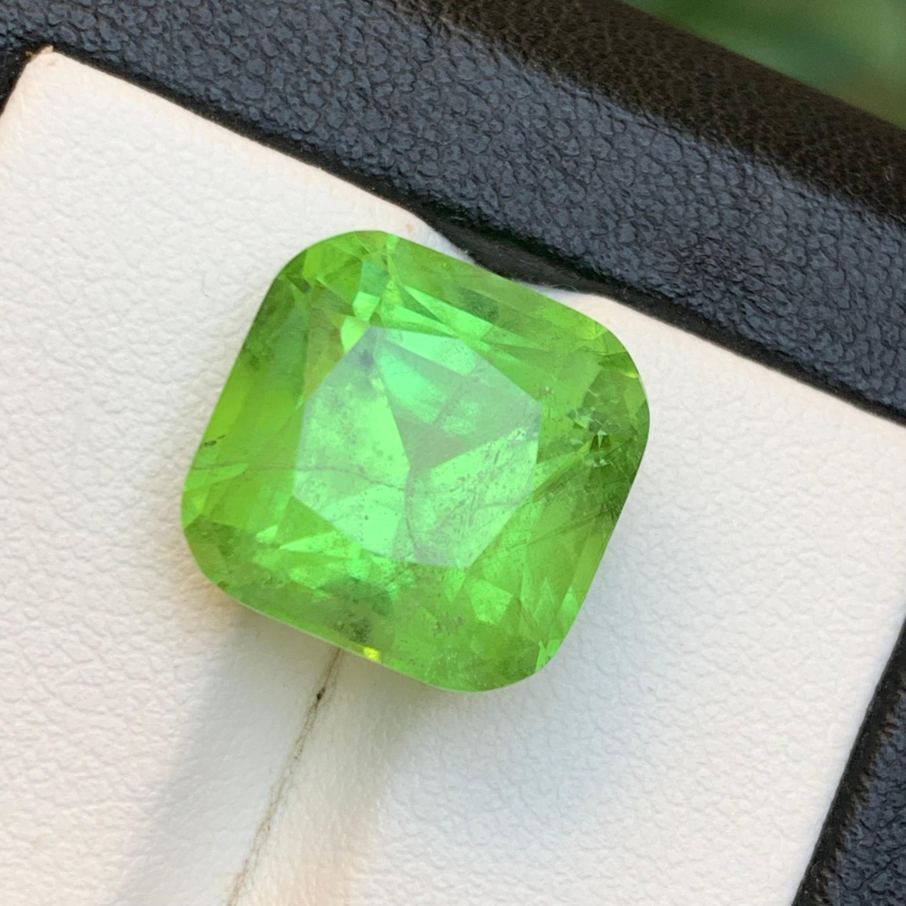 Greene & Greene Greene 13.80 Ct Natural Loose Gemstone Square Cushion Cut (péridot vert vif, taille coussin)  Joaillerie en vente 6