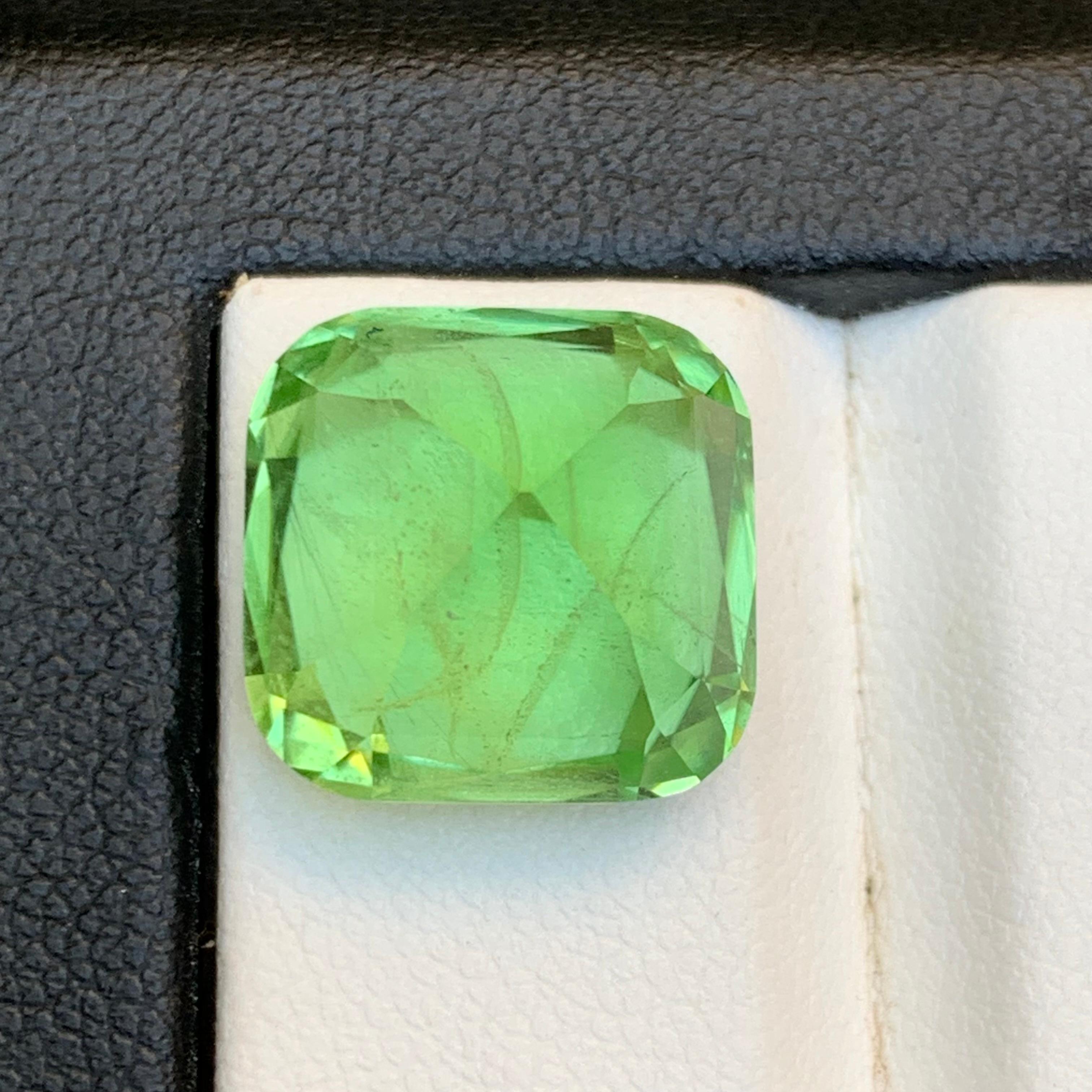 Taille coussin Greene & Greene Greene 13.80 Ct Natural Loose Gemstone Square Cushion Cut (péridot vert vif, taille coussin)  Joaillerie en vente