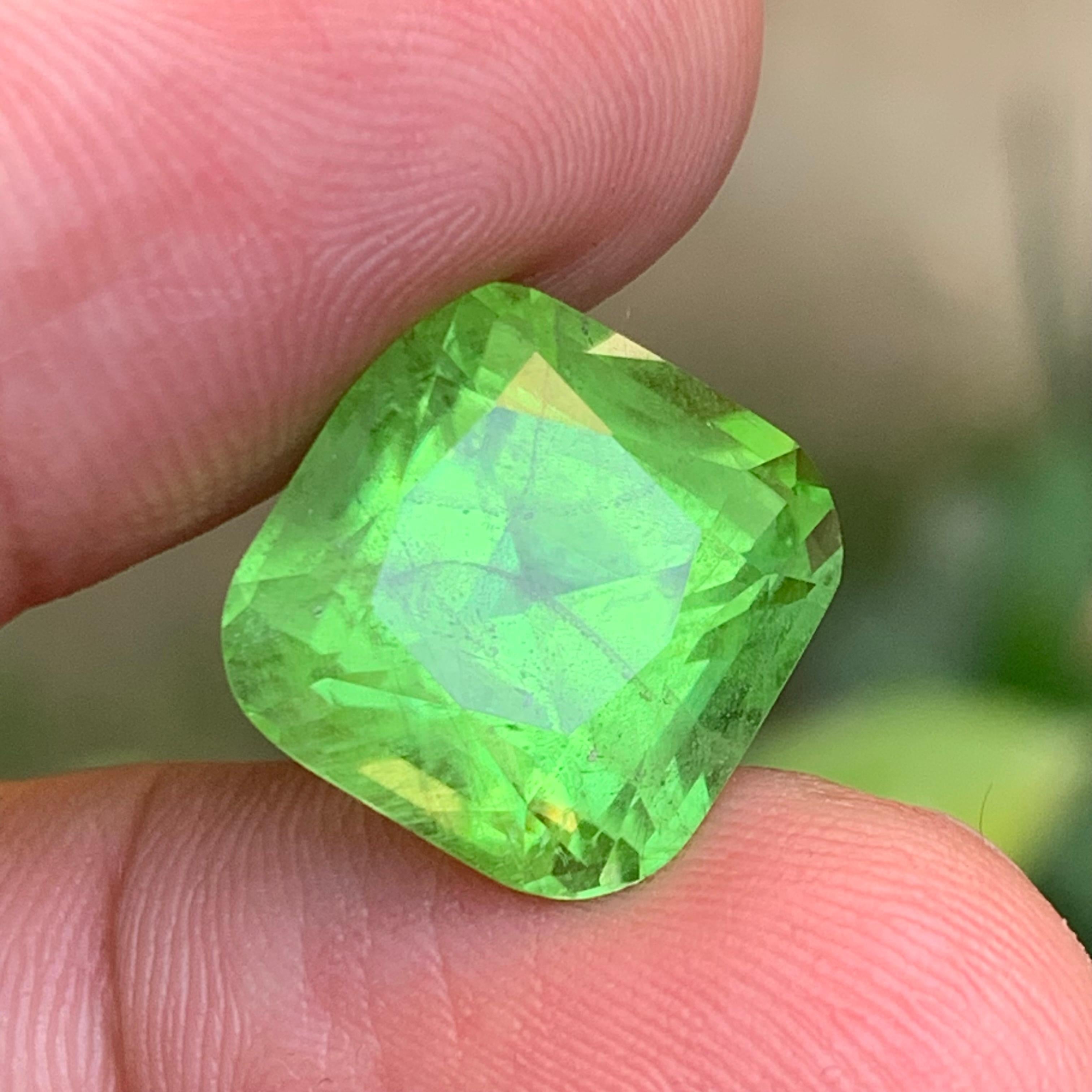 Greene & Greene Greene 13.80 Ct Natural Loose Gemstone Square Cushion Cut (péridot vert vif, taille coussin)  Joaillerie Neuf - En vente à Peshawar, PK
