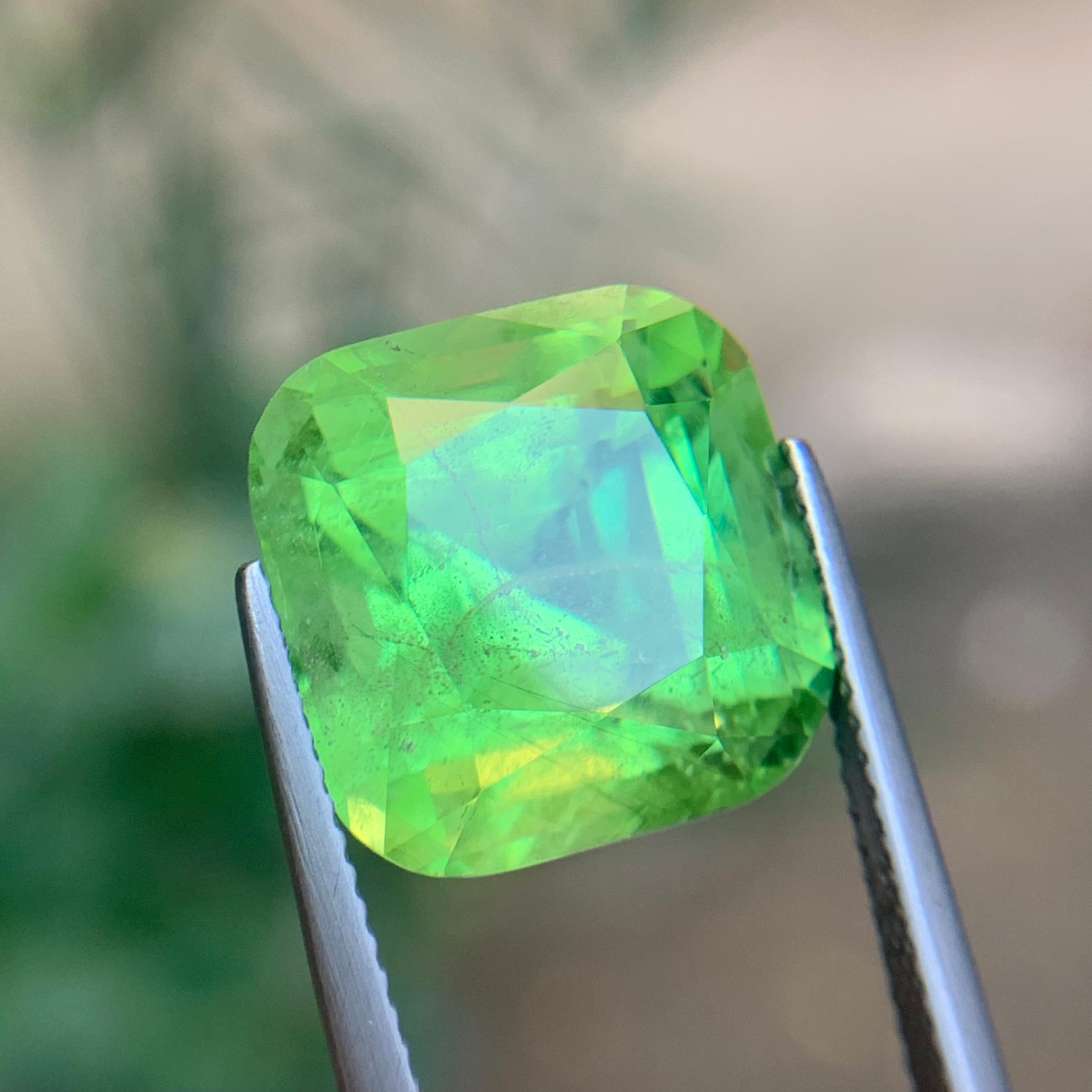 Greene & Greene Greene 13.80 Ct Natural Loose Gemstone Square Cushion Cut (péridot vert vif, taille coussin)  Joaillerie en vente 1