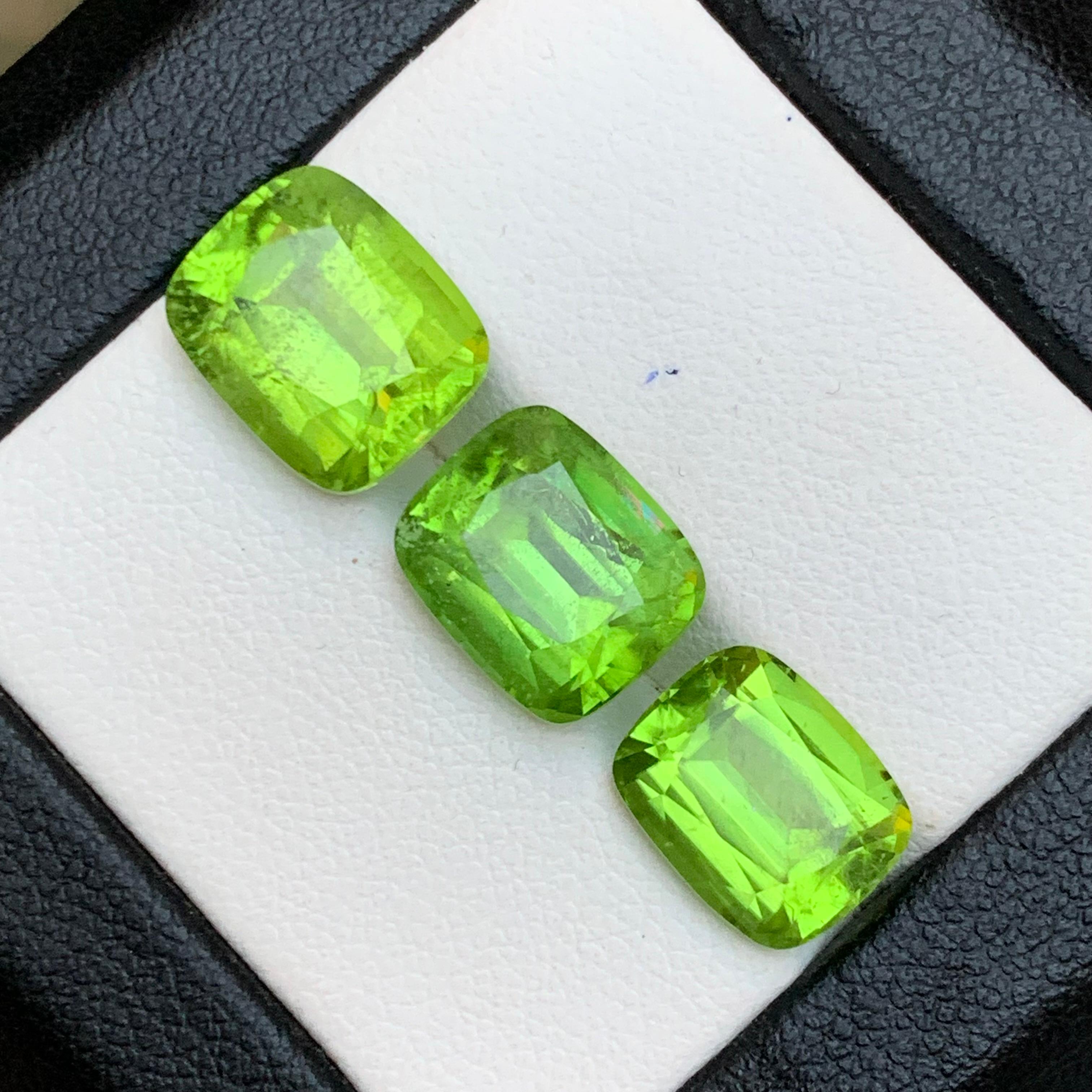 Contemporaneo Peridoto verde vivo 14,57 Ct Taglio Cuscino Gemme Naturali Sciolte Pacco-Gioielli in vendita