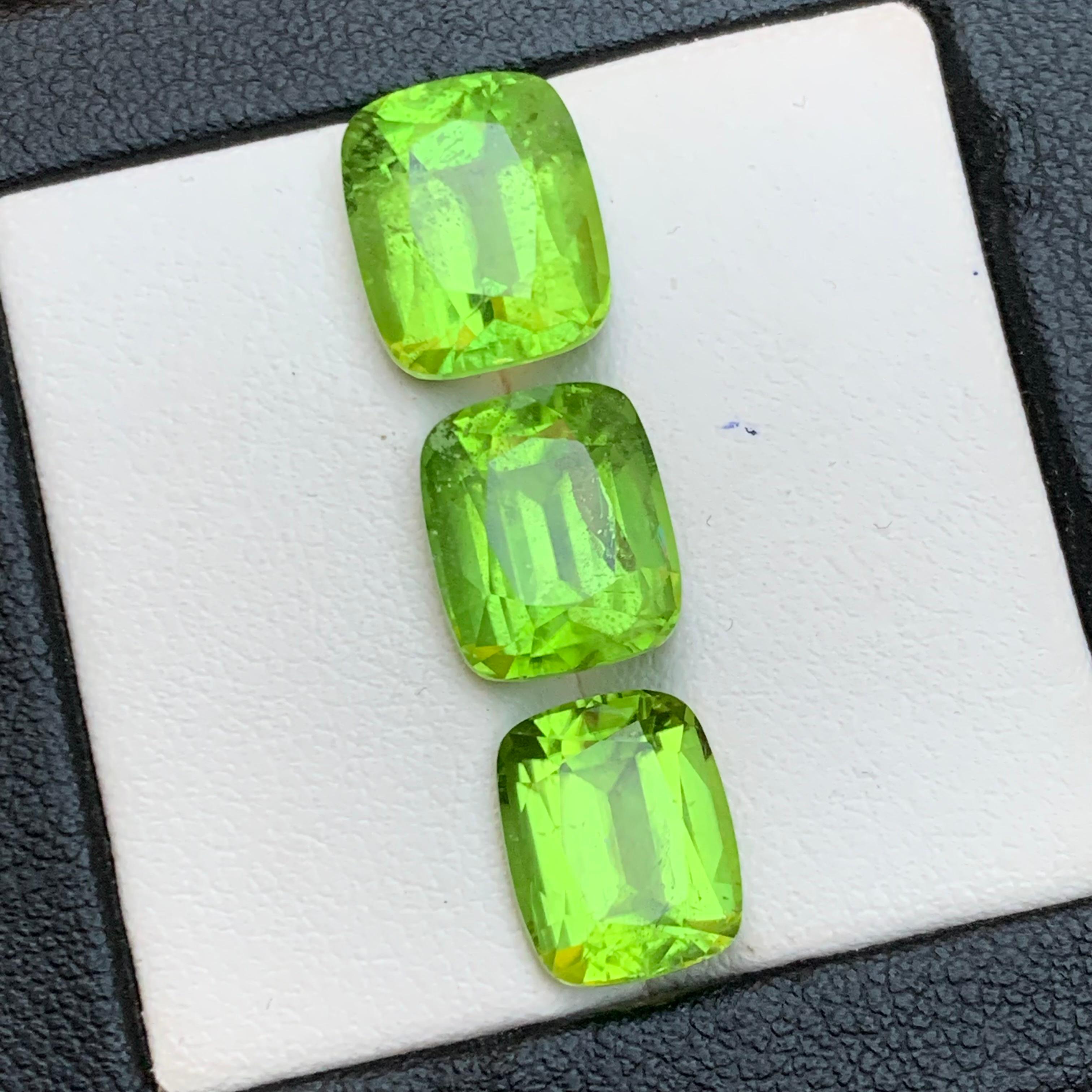 Taglio cuscino Peridoto verde vivo 14,57 Ct Taglio Cuscino Gemme Naturali Sciolte Pacco-Gioielli in vendita