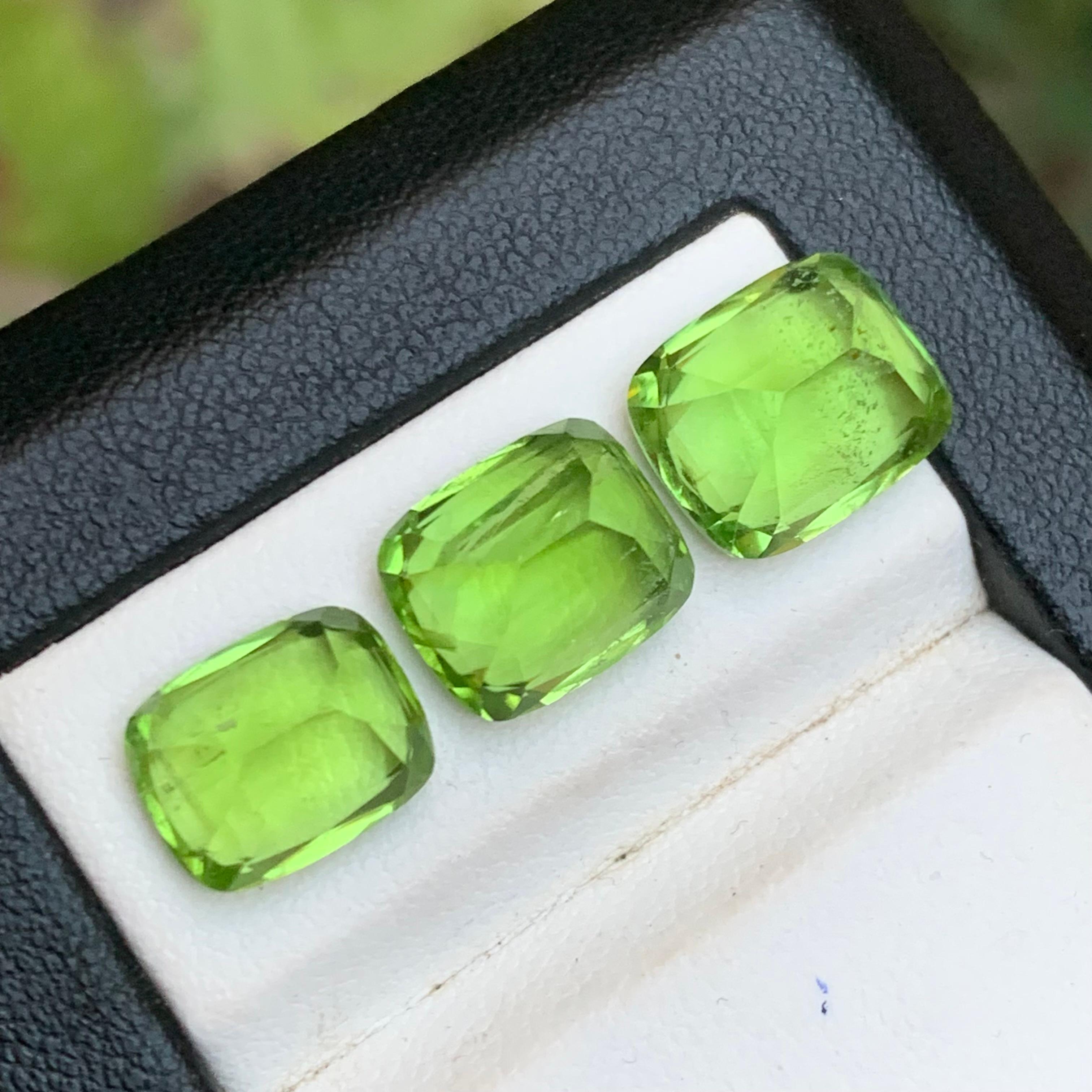 Peridoto verde vivo 14,57 Ct Taglio Cuscino Gemme Naturali Sciolte Pacco-Gioielli in vendita 1