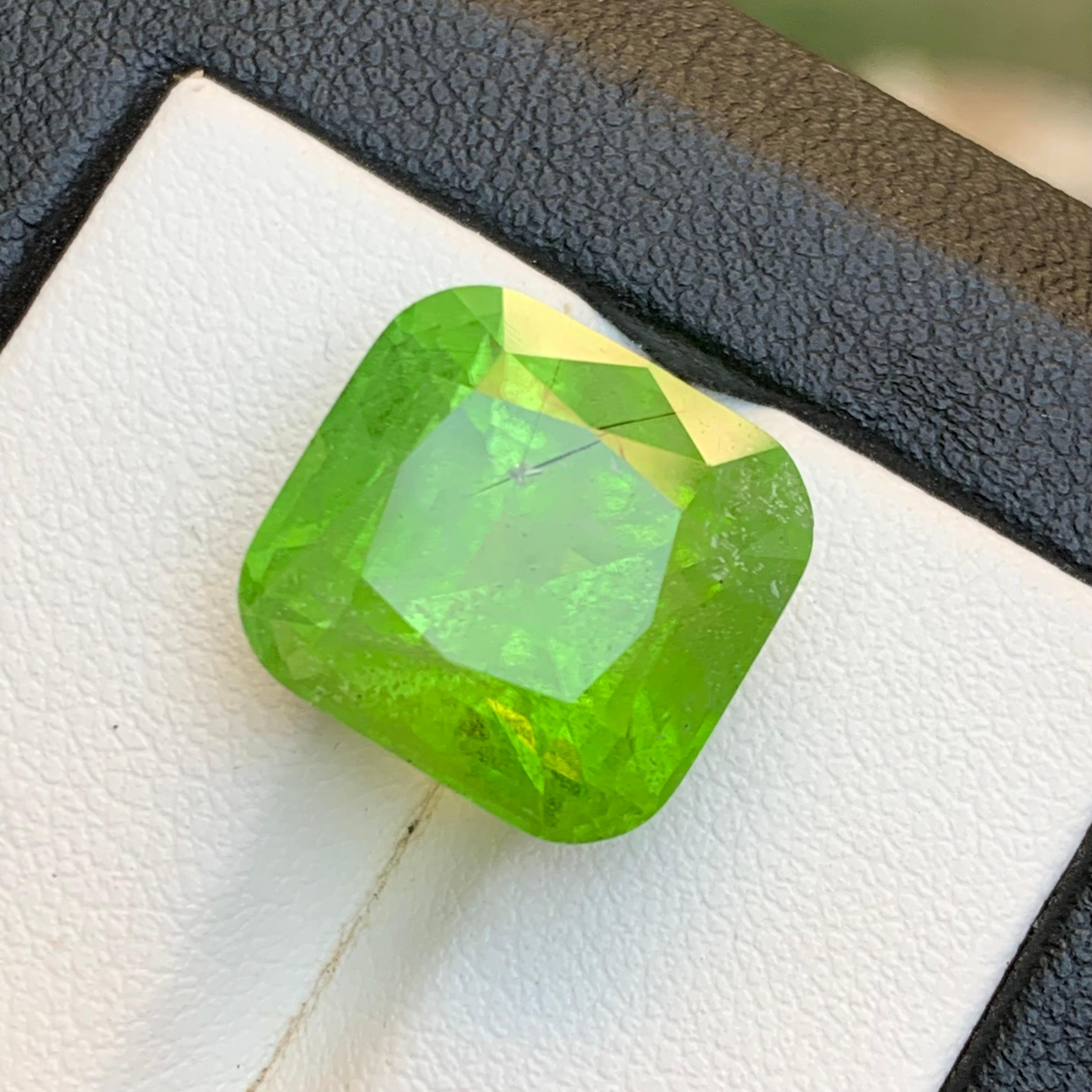 Peridoto verde vivo 16,30 carati Gemma naturale sfusa - taglio a cuscino quadrato-Gioielli in vendita 2