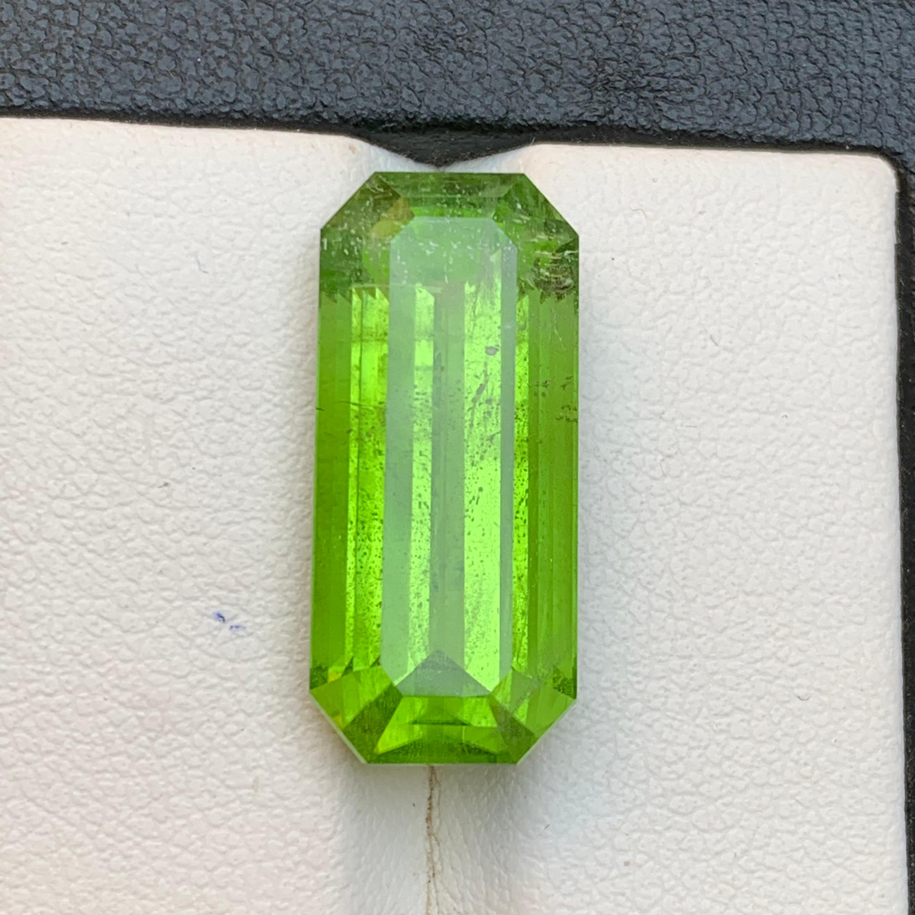 Vivid Green Natural Peridot Loose Gemstone  for Ring, Necklace Pendant or any other Fine Jewelry Setting - Emerald Cut from Supat Mine, Kohistan Pakistan!!

💎 GEMSTONE TYPE: Peridot
⚖️ WEIGHT: 17.83 Carats
🪚 SHAPE 
CUT: Emerald Cut
📏 SIZE