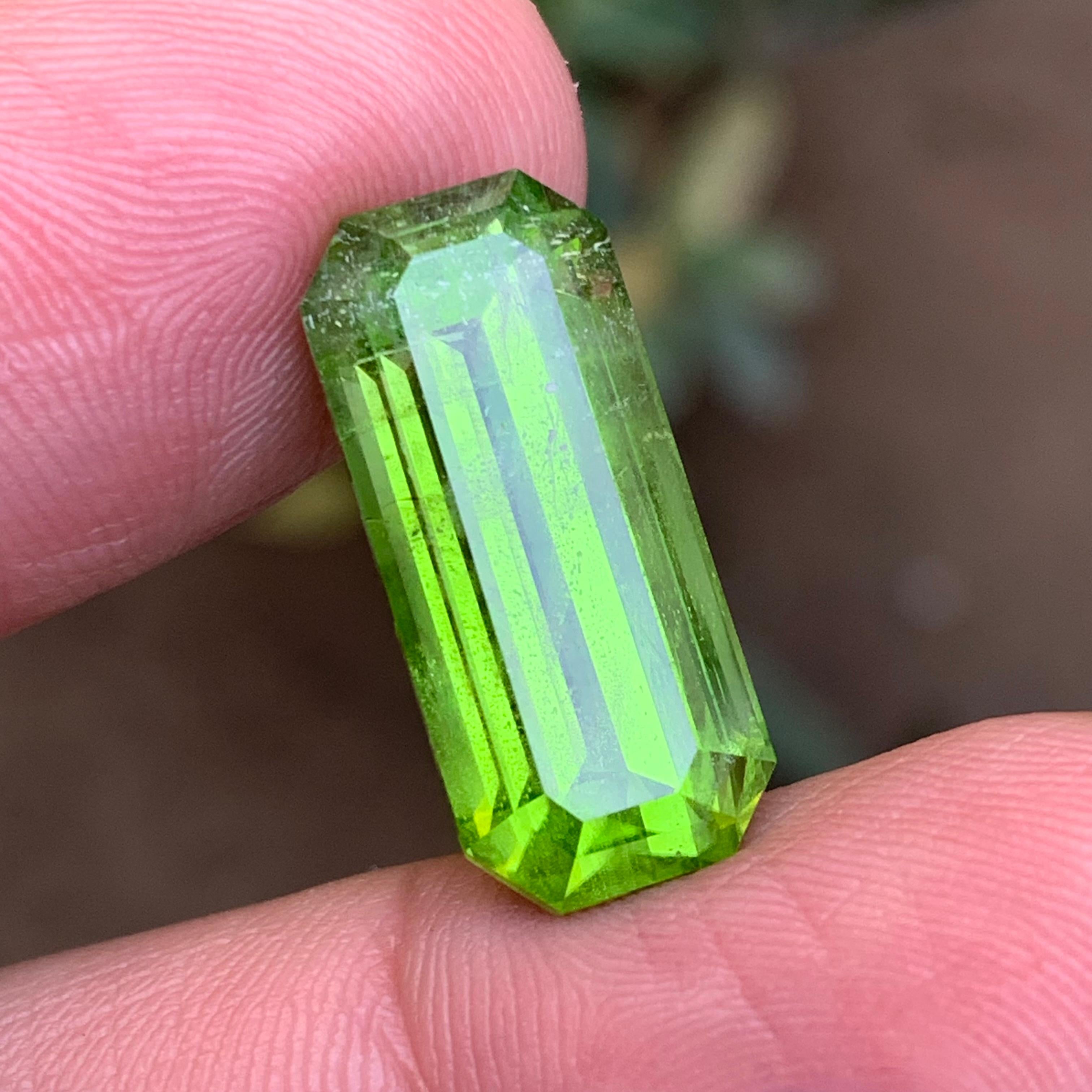 Contemporary Vivid Green Peridot 17.83 Ct Emerald Cut Natural Loose Gemstone for Ring/Pendant For Sale
