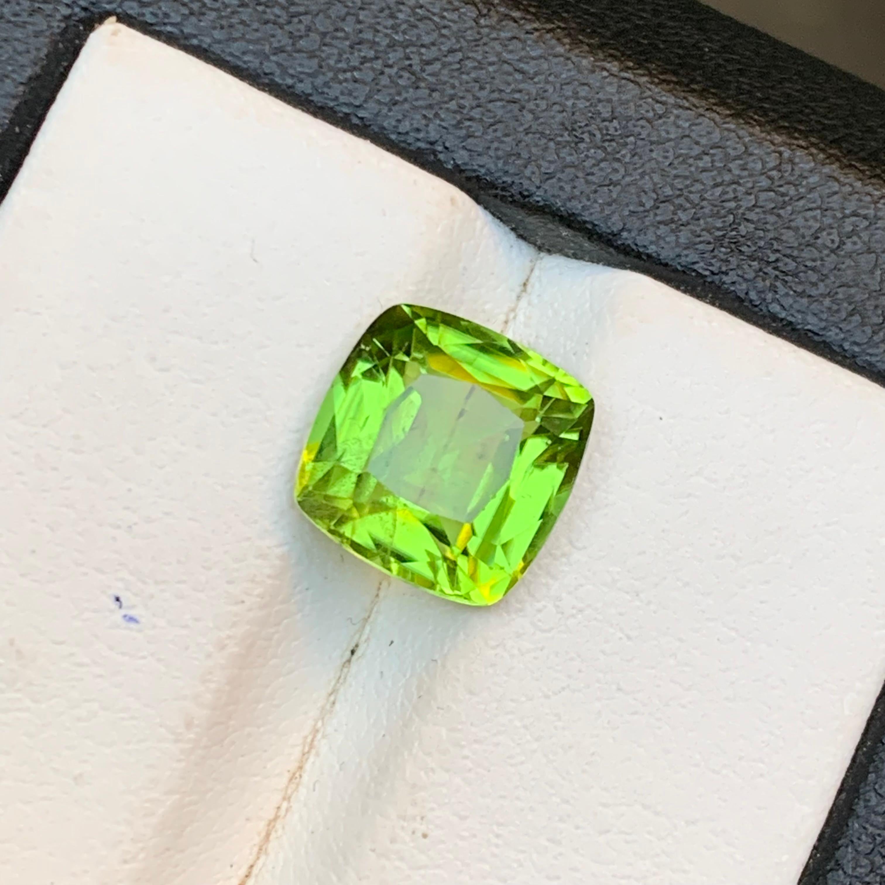 Péridot naturel vert vif Pierre précieuse en vrac  pour bague, collier, pendentif ou tout autre bijou - taille coussin de la mine de Supat, Kohistan Pakistan !

💎 TYPE DE PIERRE PRÉCIEUSE : Péridot
⚖️ POIDS : 4,20 carats
🪚 SHAPE & CUT : Coupe