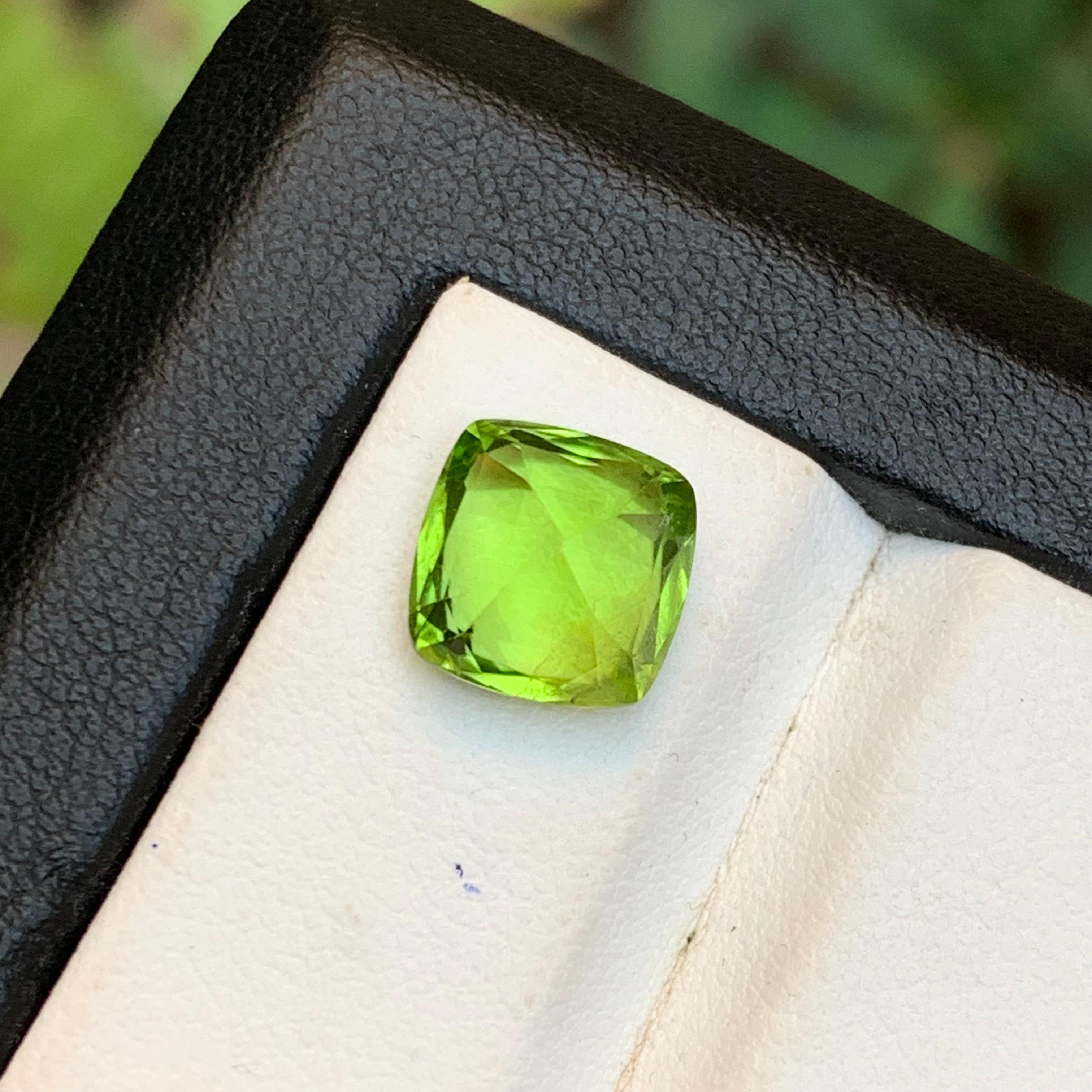 Peridot vert vif 4.20 Ct Cushion Cut Natural Loose Gemstone for Ring-Jewelry (Peridot vert vif 4.20 Ct Cushion Cut Natural Loose Gemstone (Peridot vert vif 4.20 Ct Cushion Cut Natural) pour bague-bijoux) Neuf - En vente à Peshawar, PK