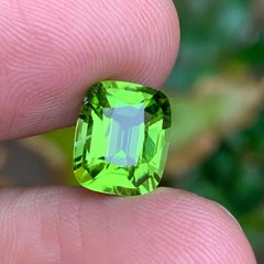 Vivid Green Peridot 4.47 Carat Cushion Cut Natural Loose Gemstone for Ring Jewel
