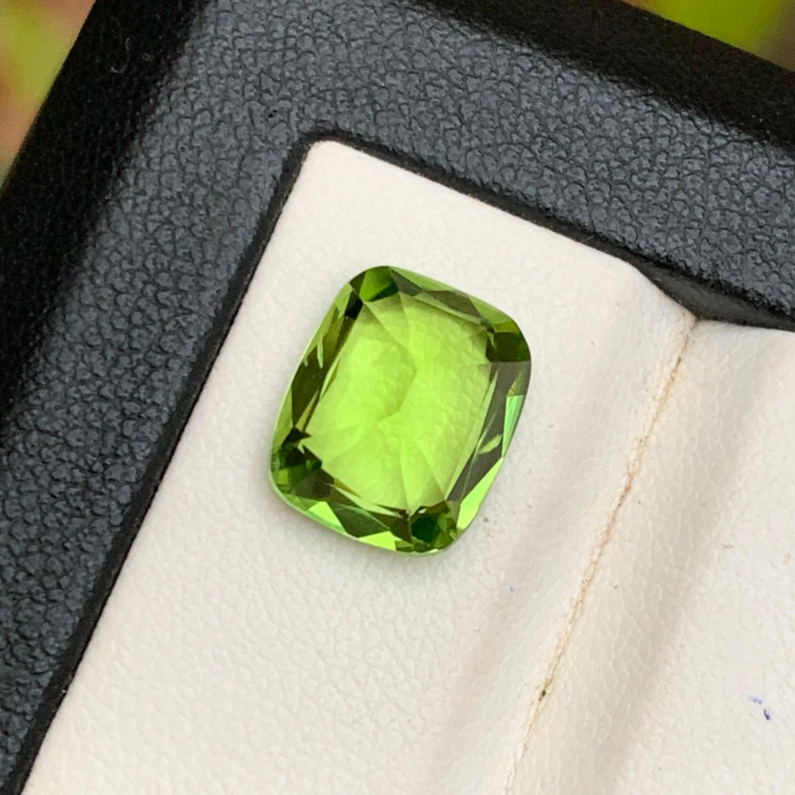 da uomo o donna Peridoto verde vivo da 4.47 carati con taglio a cuscino Gemma naturale sfusa per anello Jewell in vendita