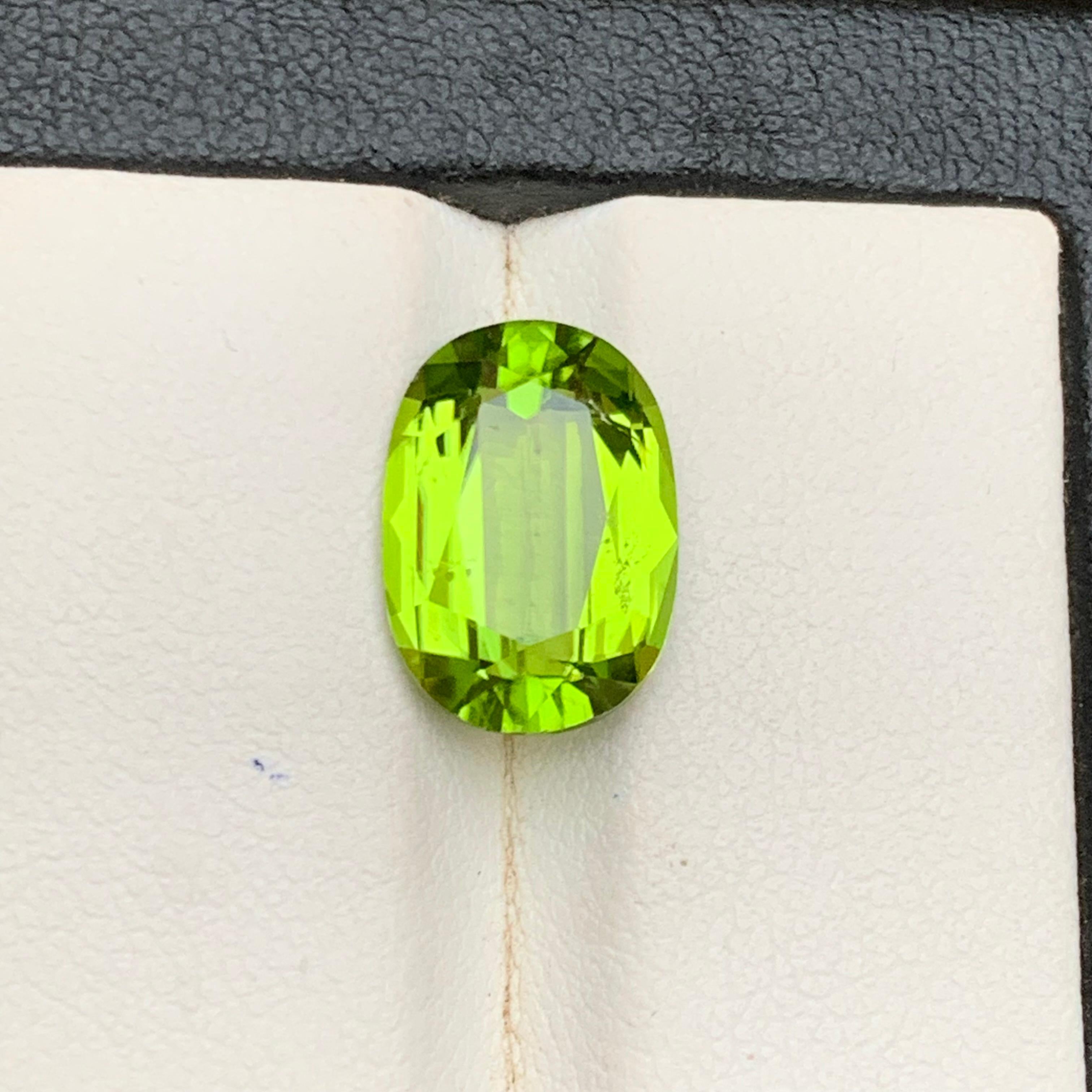Lebendiger grüner Peridot 5,20 Ct Ovalschliff Natürlicher loser Edelstein für Ring oder Schmuck im Angebot 6