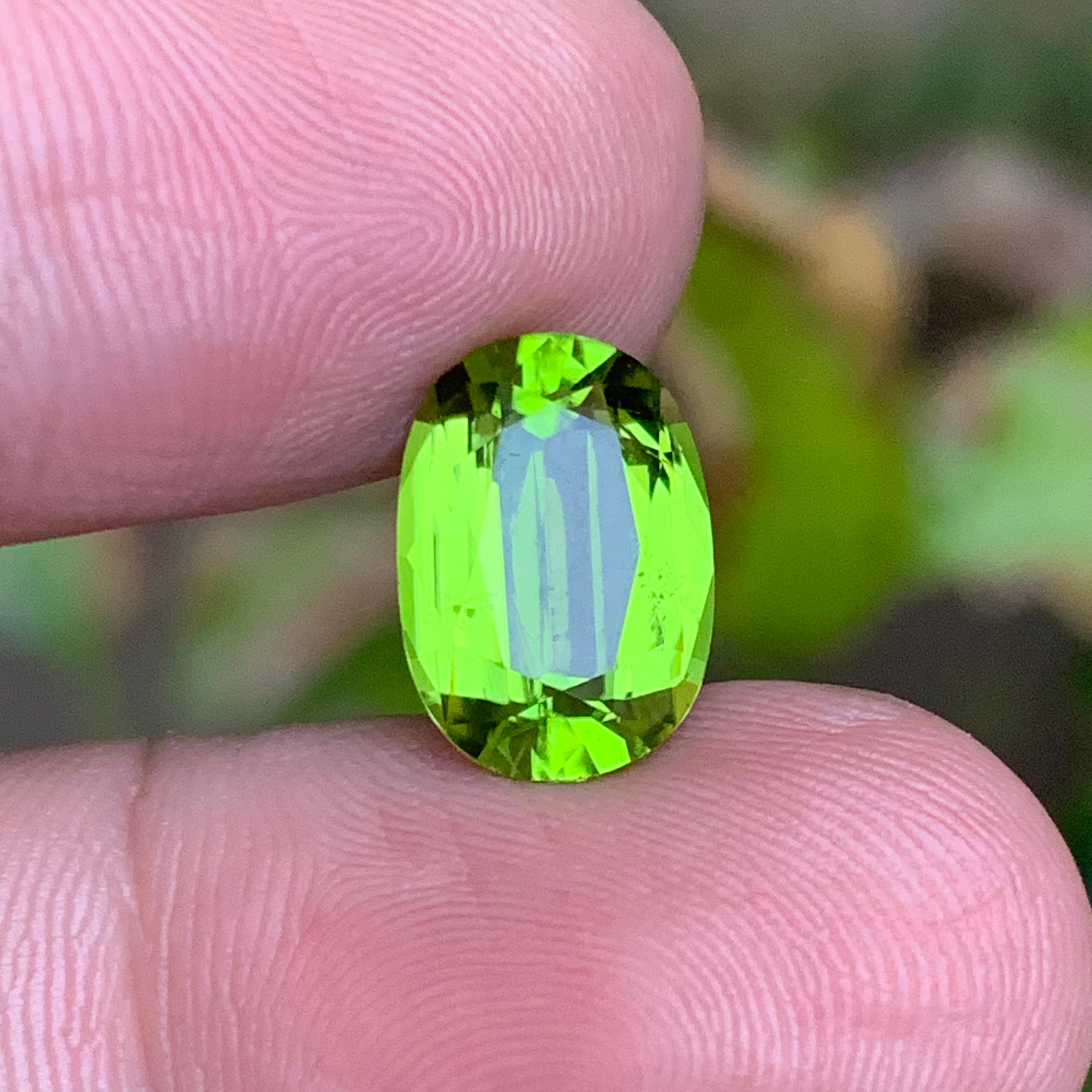 Lebendiger grüner Peridot 5,20 Ct Ovalschliff Natürlicher loser Edelstein für Ring oder Schmuck im Angebot 7