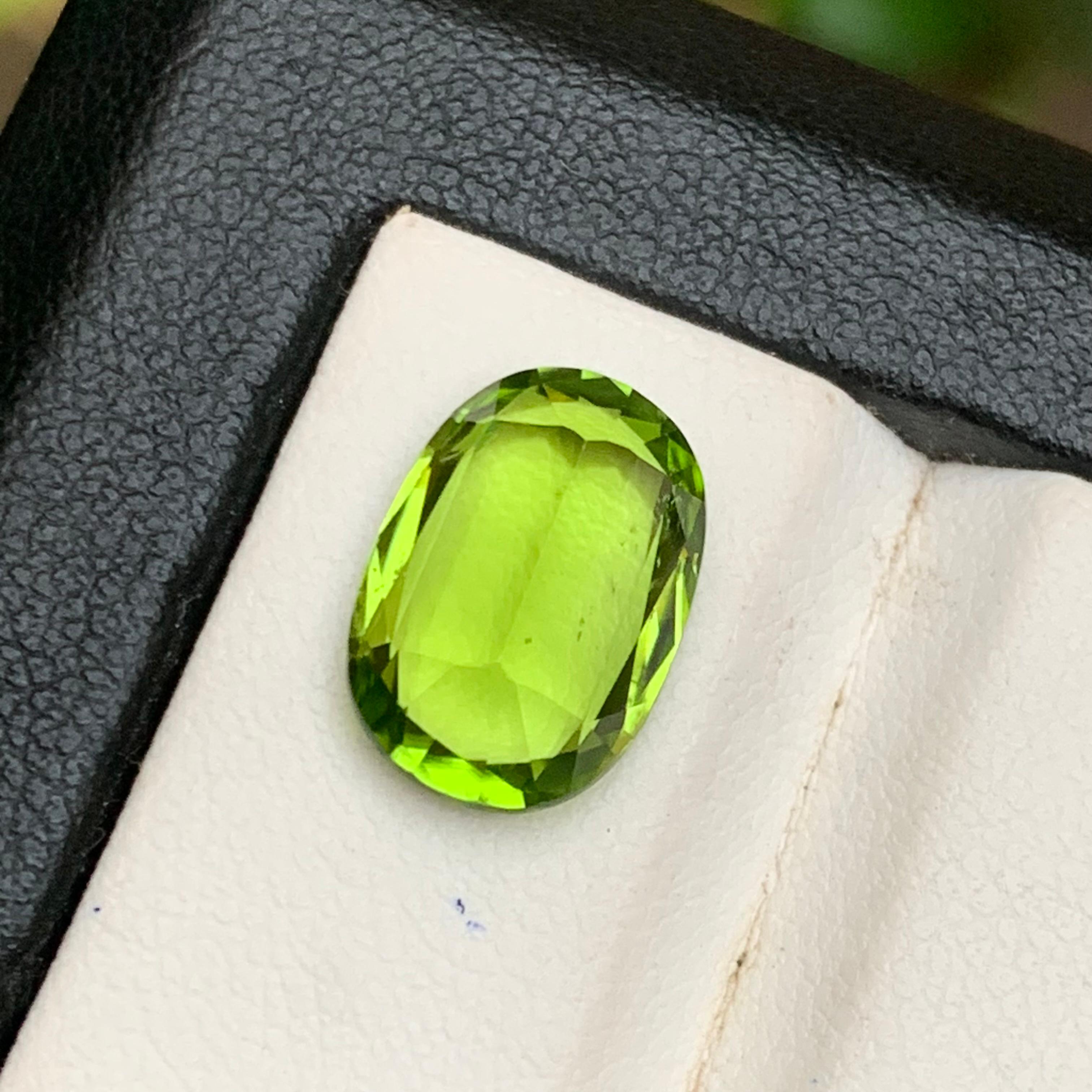 Lebendiger grüner Peridot 5,20 Ct Ovalschliff Natürlicher loser Edelstein für Ring oder Schmuck im Angebot 2