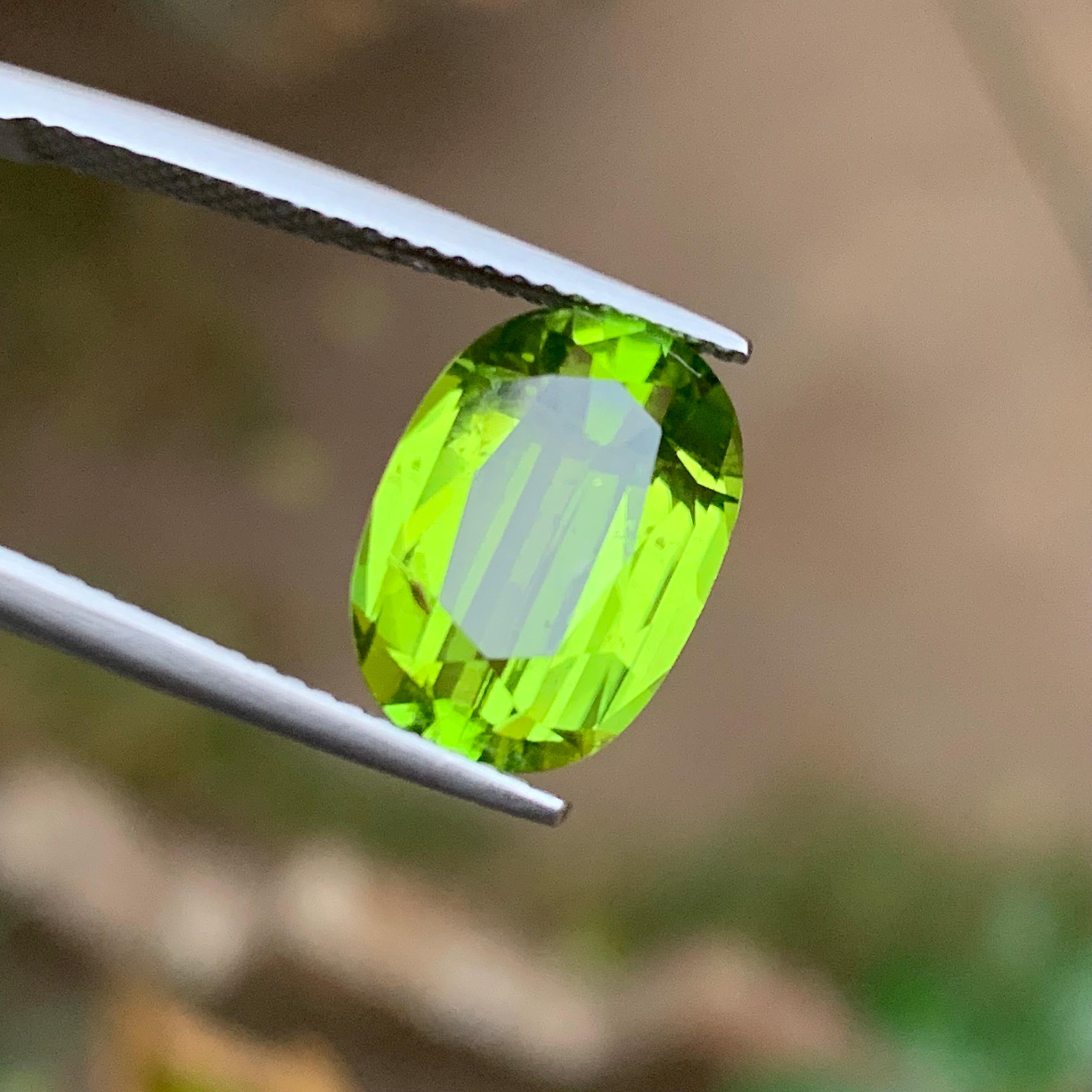 Lebendiger grüner Peridot 5,20 Ct Ovalschliff Natürlicher loser Edelstein für Ring oder Schmuck im Angebot 4