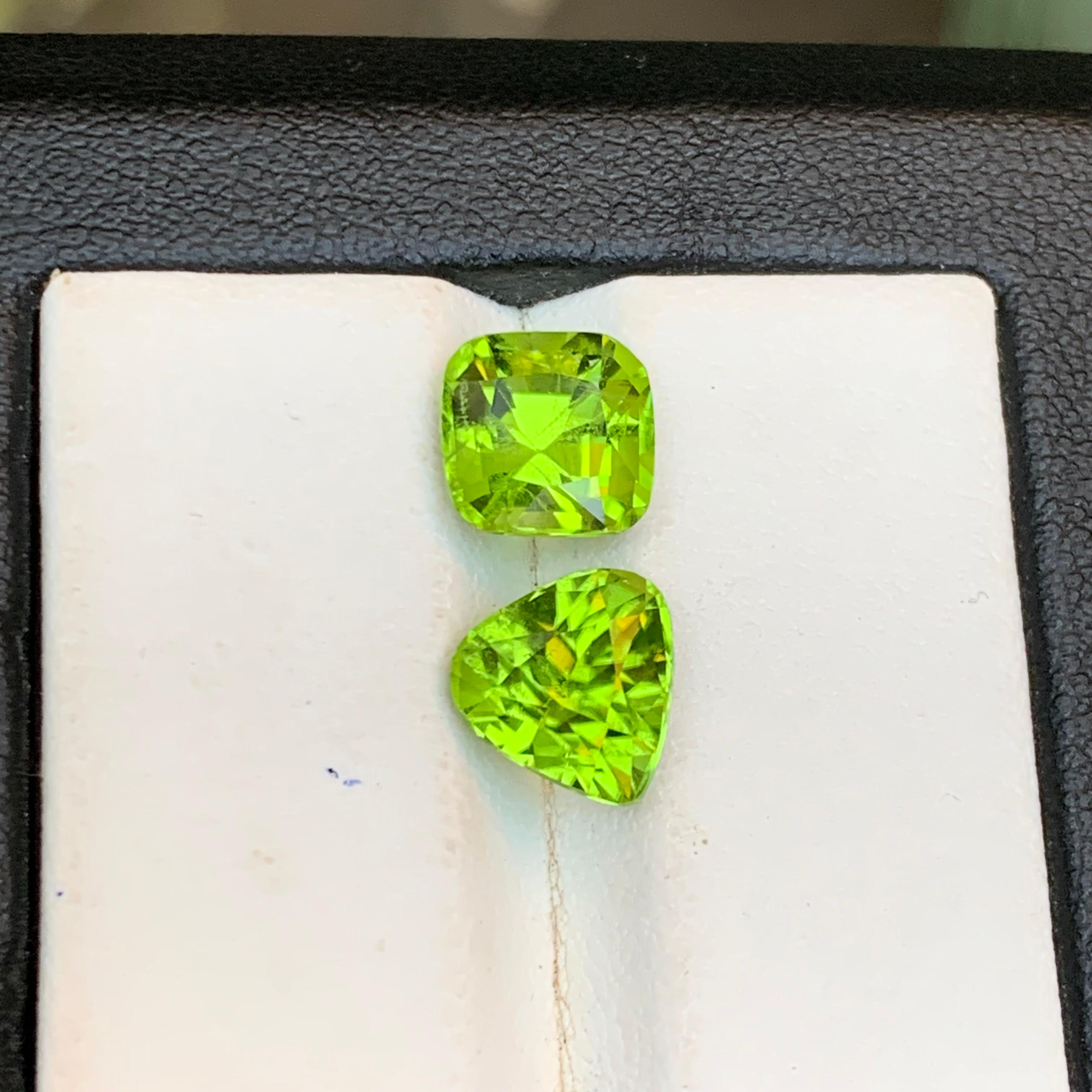 Peridoto verde vivo da 5,50 carati con taglio a cuscino e a pera - Gemme naturali sfuse - Gioielleria in vendita 5