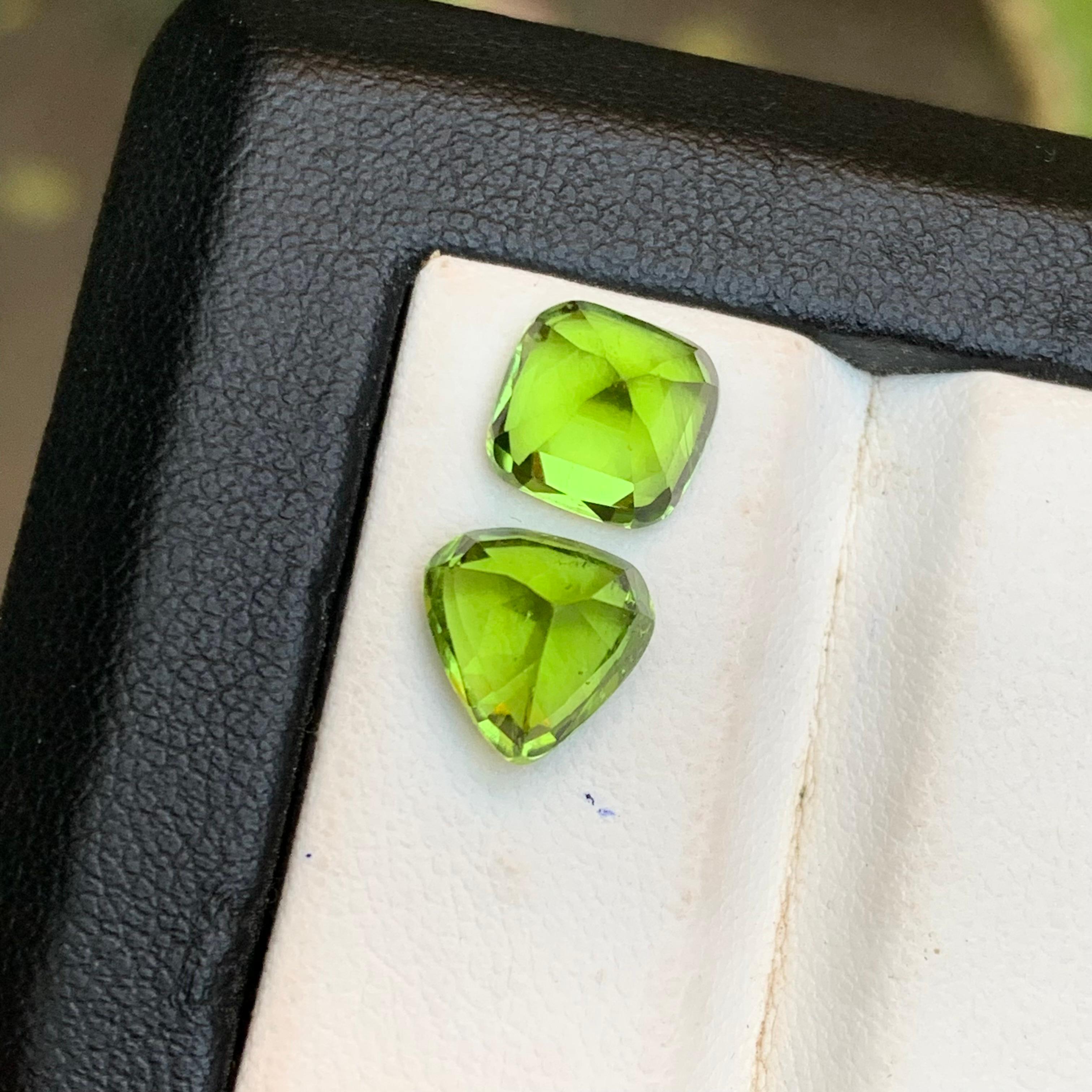 Peridoto verde vivo da 5,50 carati con taglio a cuscino e a pera - Gemme naturali sfuse - Gioielleria In condizioni Nuovo in vendita a Peshawar, PK