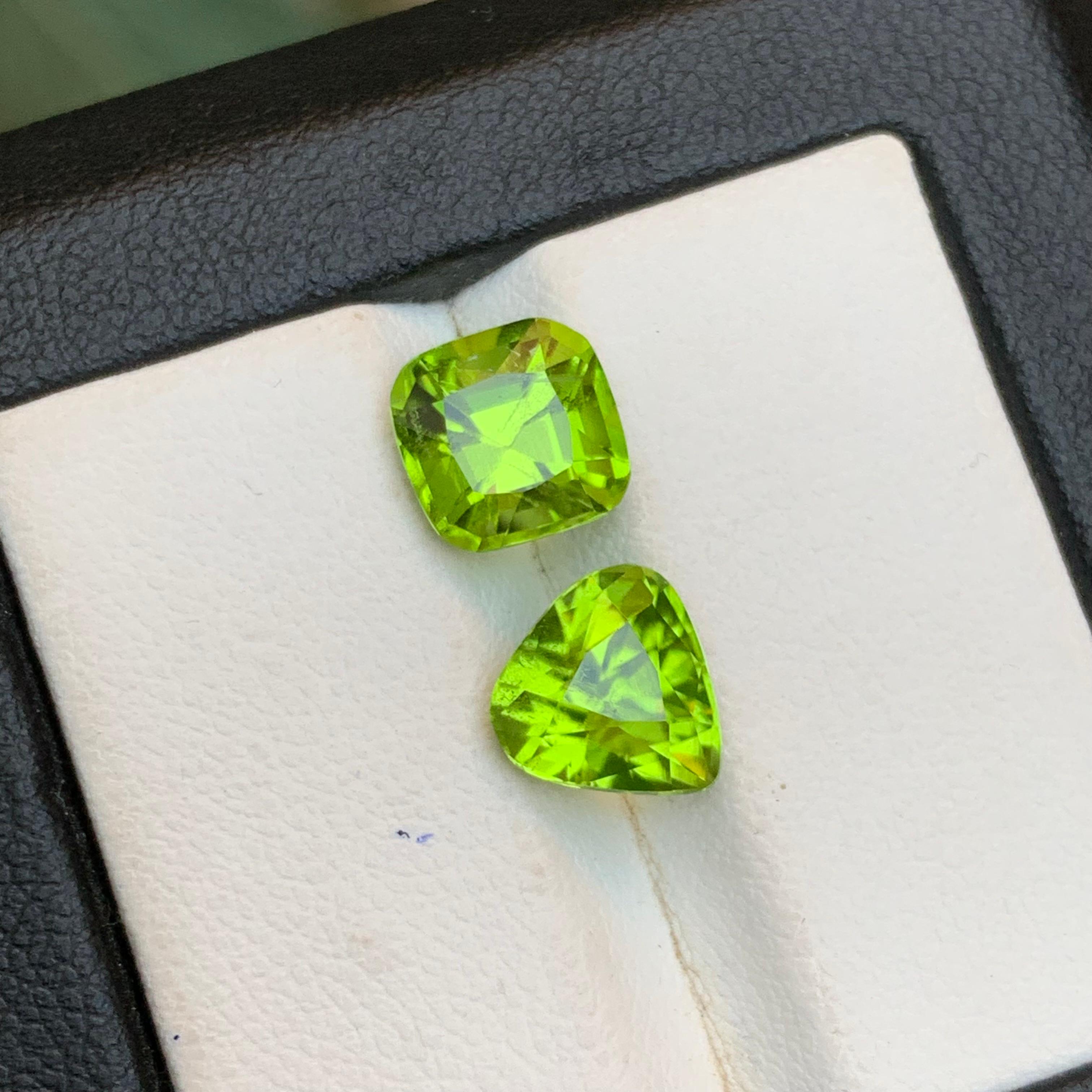 Peridoto verde vivo da 5,50 carati con taglio a cuscino e a pera - Gemme naturali sfuse - Gioielleria in vendita 1