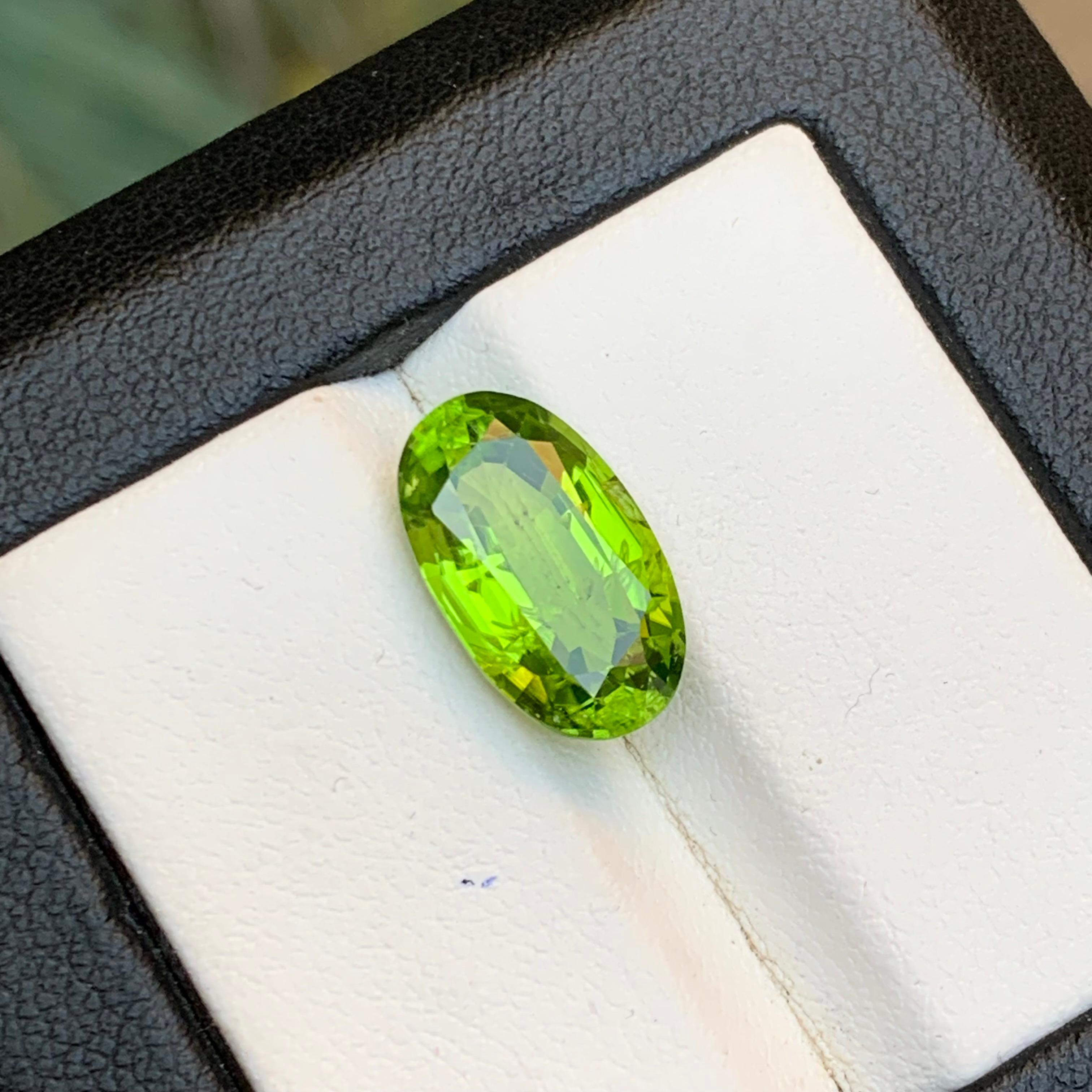 Peridot vert vif 5.57 Ct Oval Cut Natural Loose Gemstone for Ring - Bijoux en vente 6