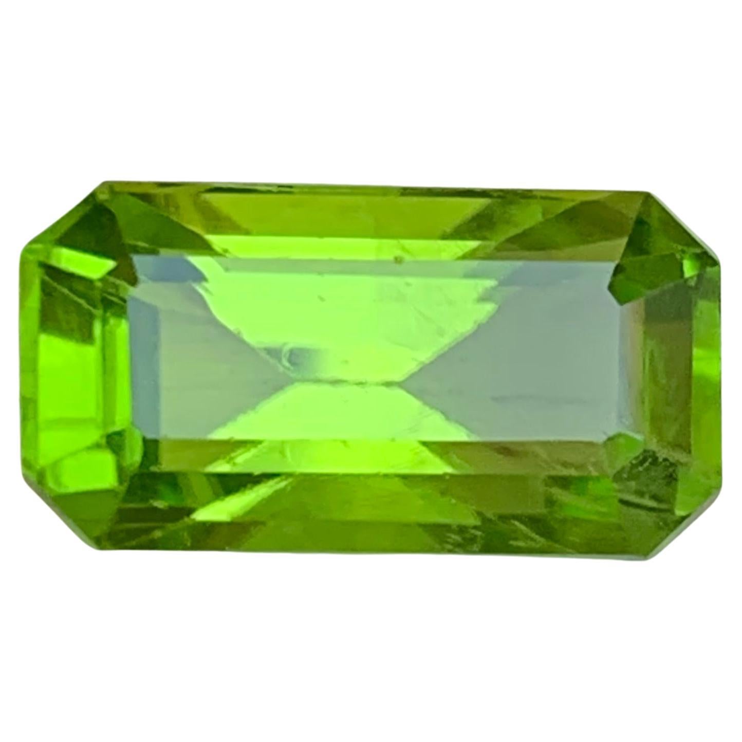 Lebendiger grüner Peridot 6.14 Ct Smaragdschliff Natürlicher loser Edelstein für Ring-Schmuck