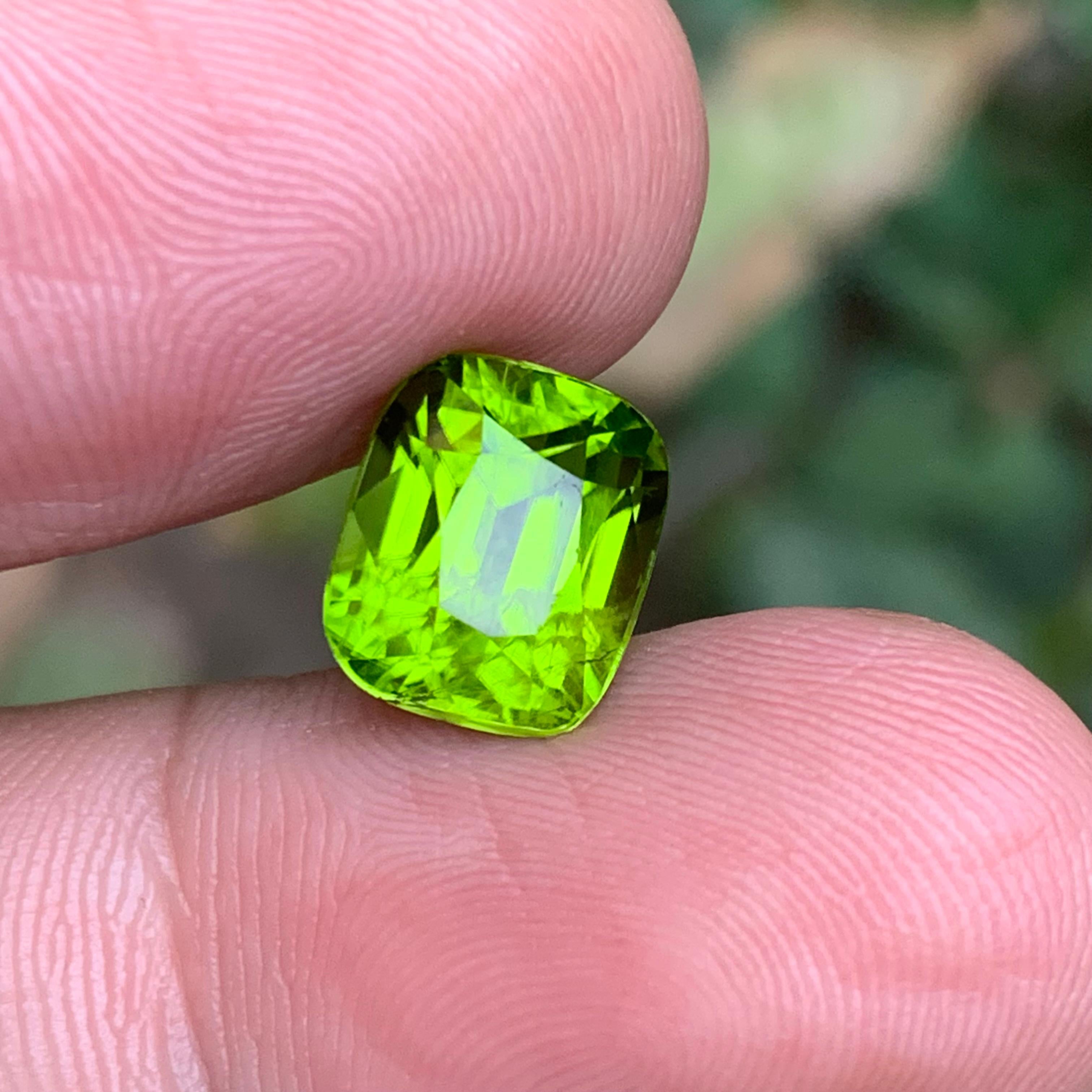 Femenino o masculino Peridoto verde vivo 6,50 quilates talla cojín gema natural suelta para anillo joya en venta