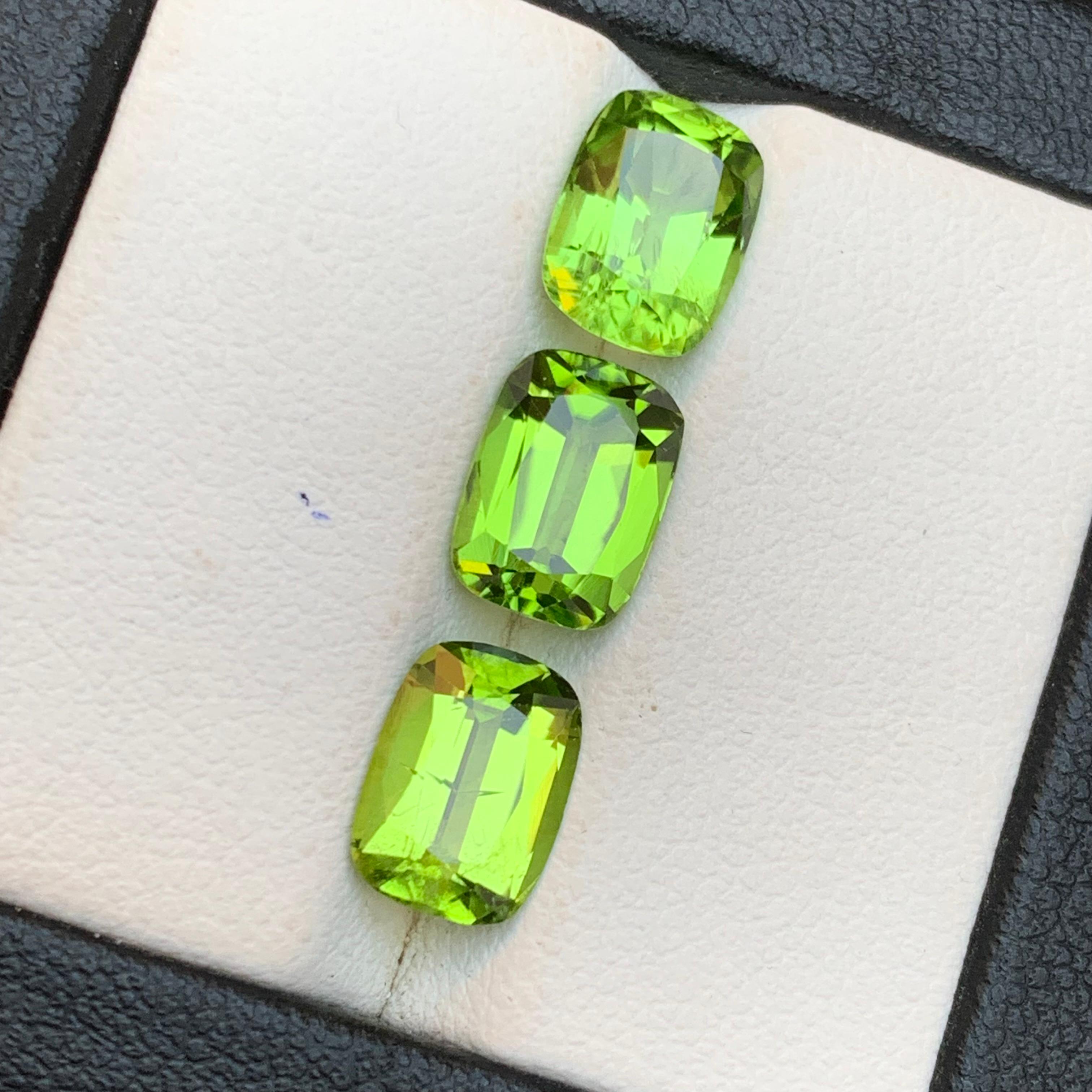 Vivid Green Natural Peridot Lose Edelsteine Paket für Ring, Ohrringe, Halskette Anhänger oder jede andere Schmuck-Fassung-Kissen-Schliff aus Supat Mine, Kohistan Pakistan!!!

💎 EDELSTEINART: Peridot
⚖️ GEWICHT: 7,28 Karat
🪚 FORM & SCHNITT: