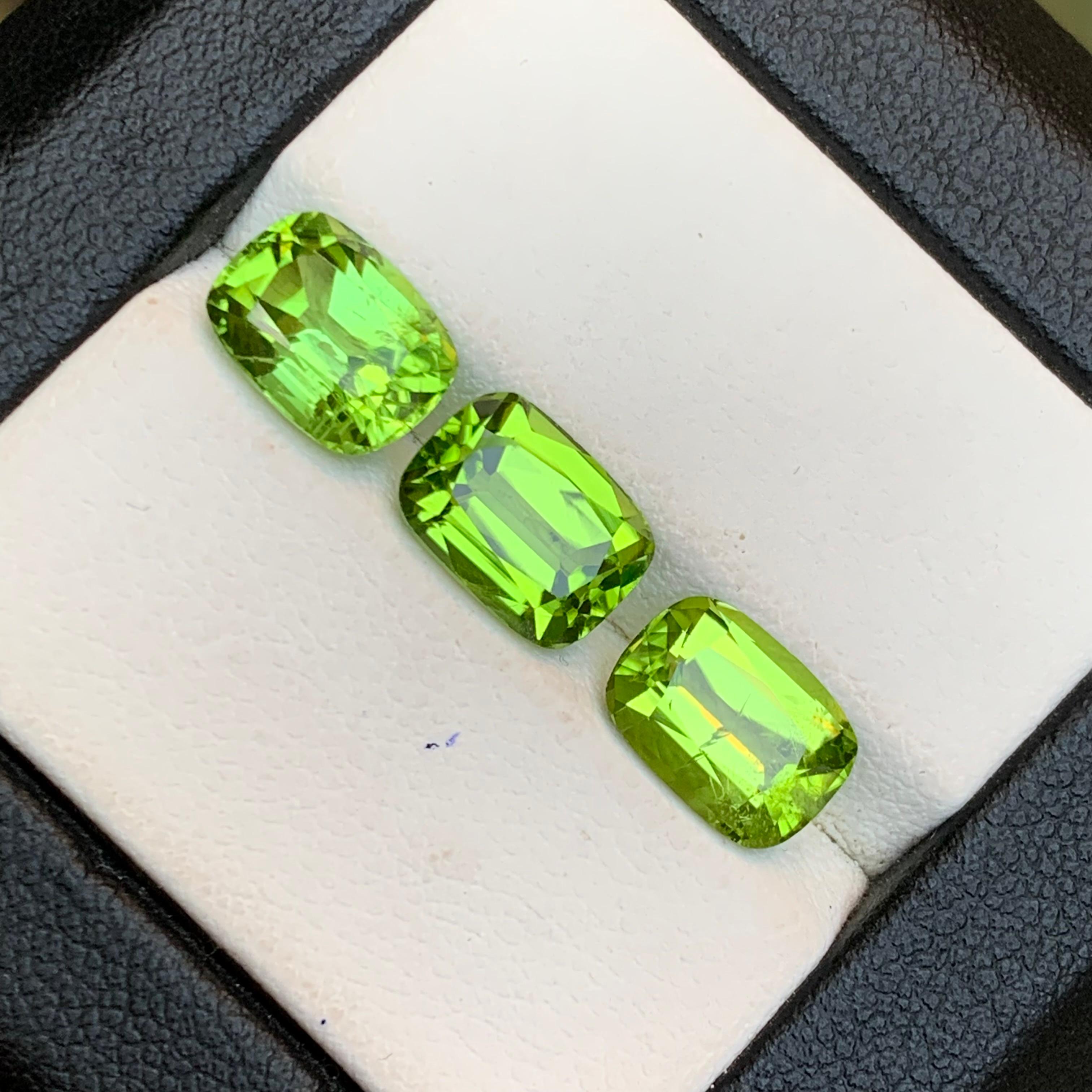 Vivid Green Peridot 7.28 Ct Cushion Cut Natürliche Lose Edelsteine Paket-Schmuck (Zeitgenössisch) im Angebot