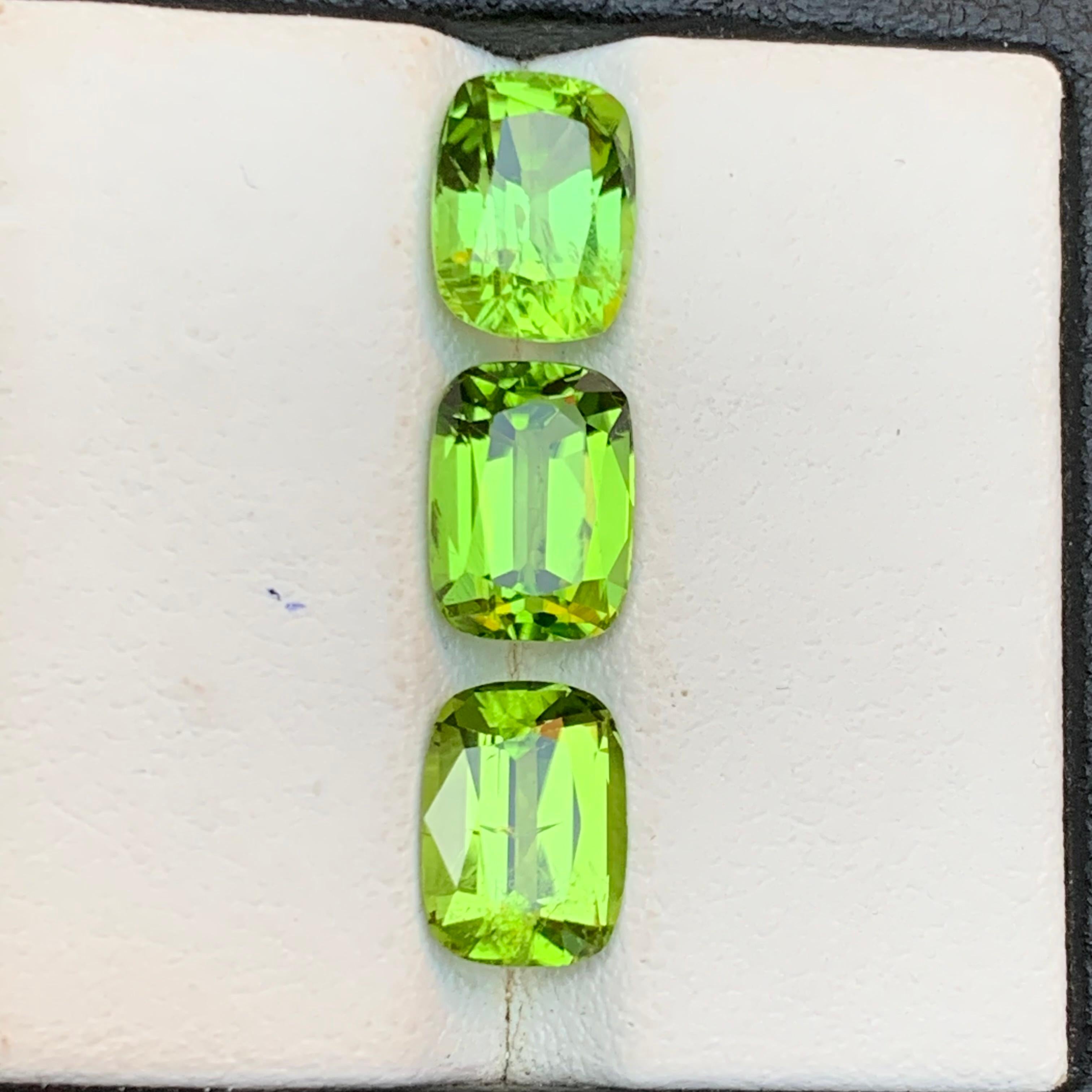 Vivid Green Peridot 7.28 Ct Cushion Cut Natürliche Lose Edelsteine Paket-Schmuck (Kissenschliff) im Angebot