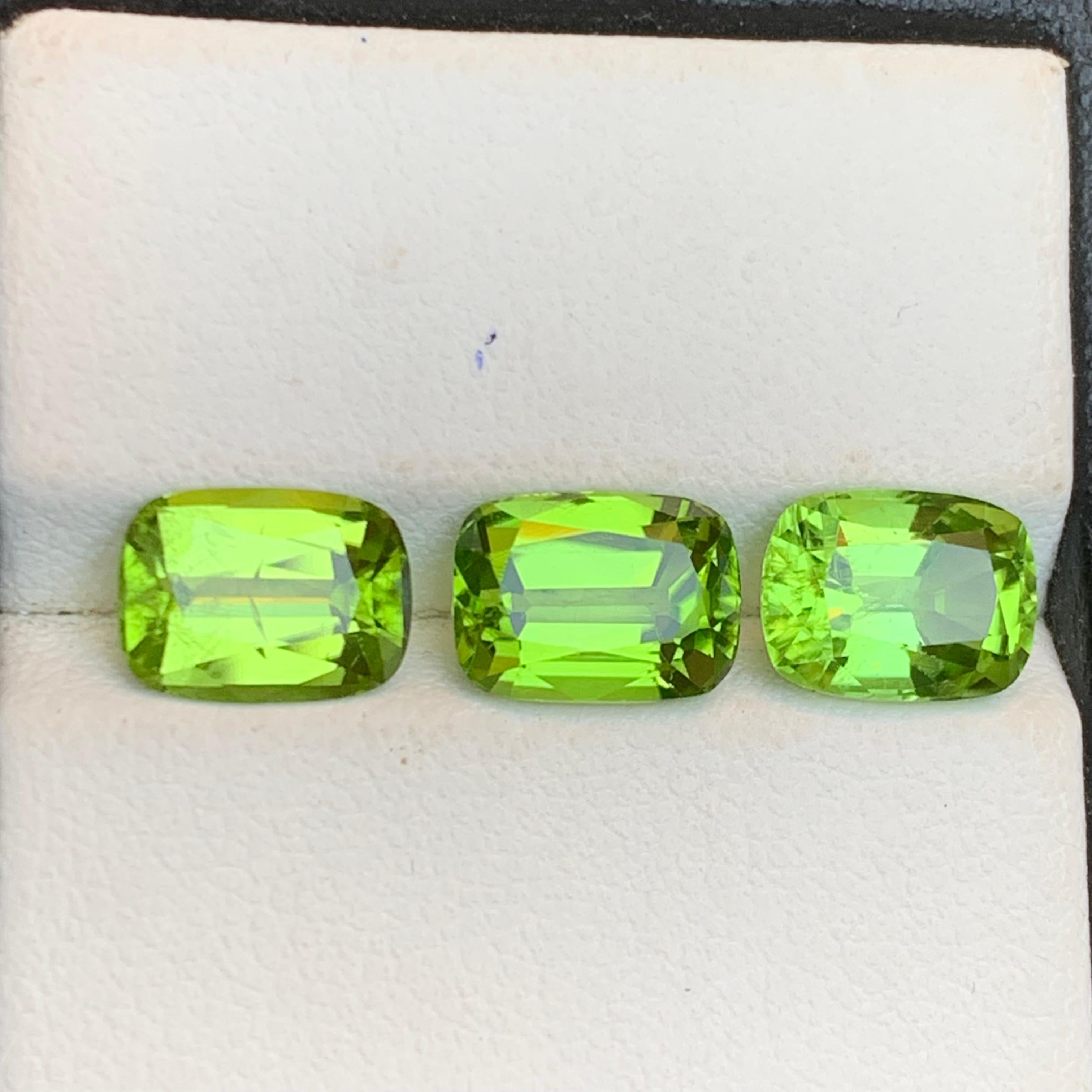 Vivid Green Peridot 7.28 Ct Cushion Cut Natürliche Lose Edelsteine Paket-Schmuck im Zustand „Neu“ im Angebot in Peshawar, PK