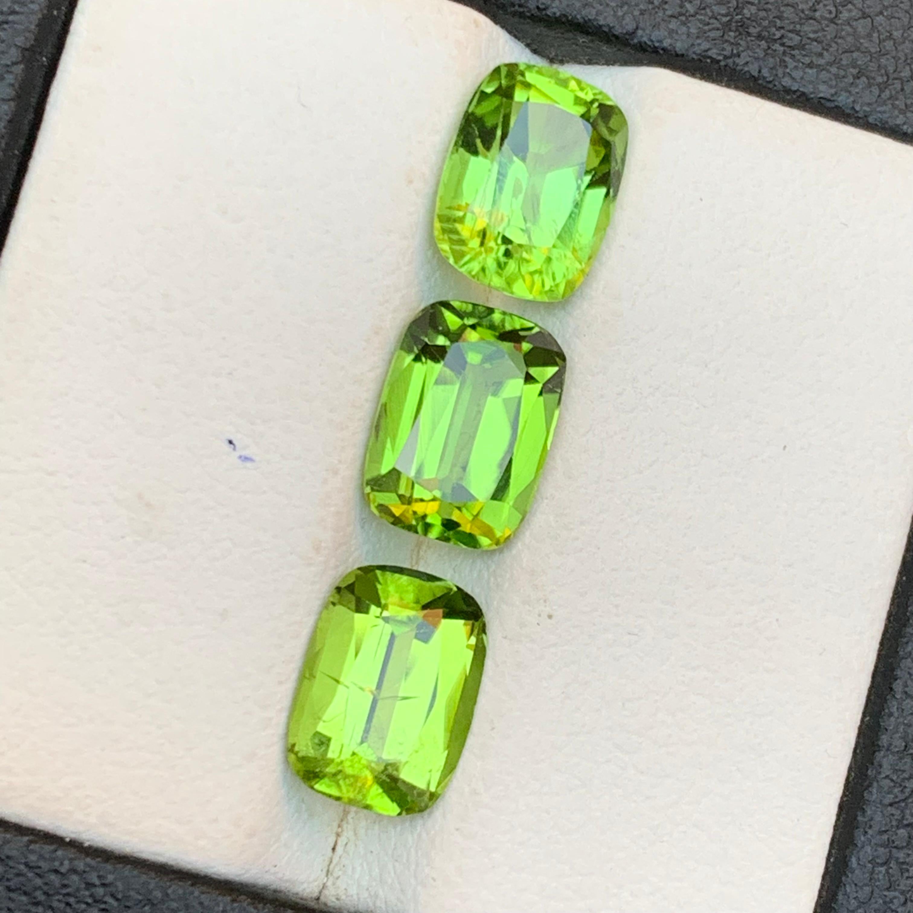 Vivid Green Peridot 7.28 Ct Cushion Cut Natürliche Lose Edelsteine Paket-Schmuck für Damen oder Herren im Angebot