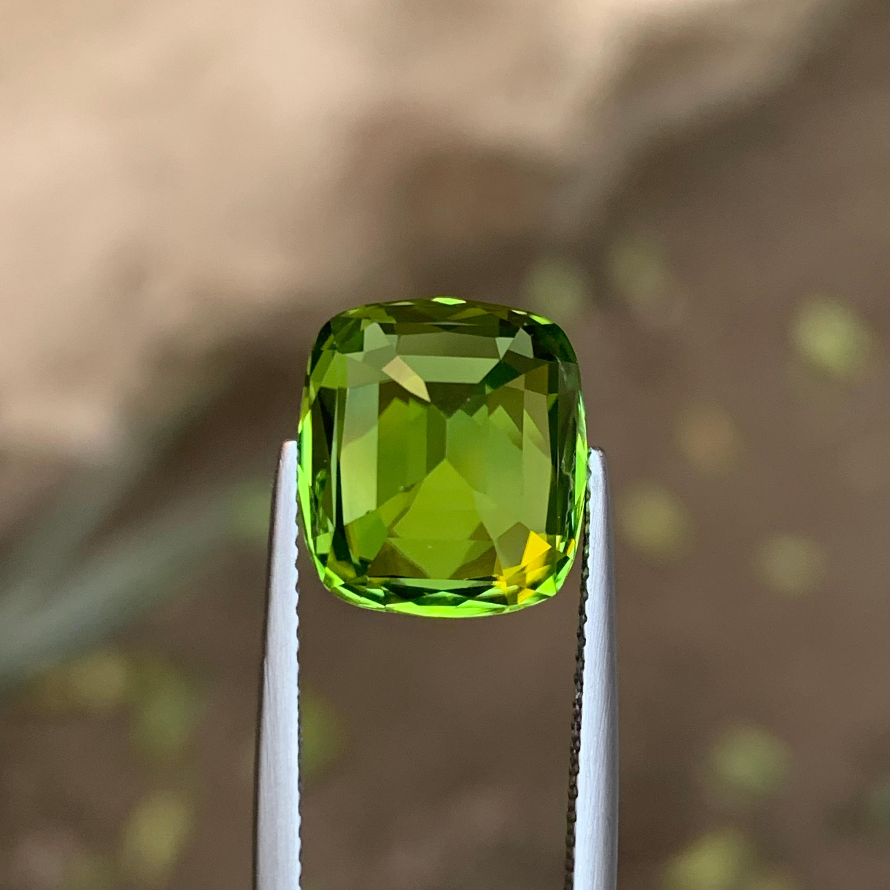 Peridoto verde vivo 8.27 ct Piedra natural suelta talla cojín para anillo -Joyería en venta 4