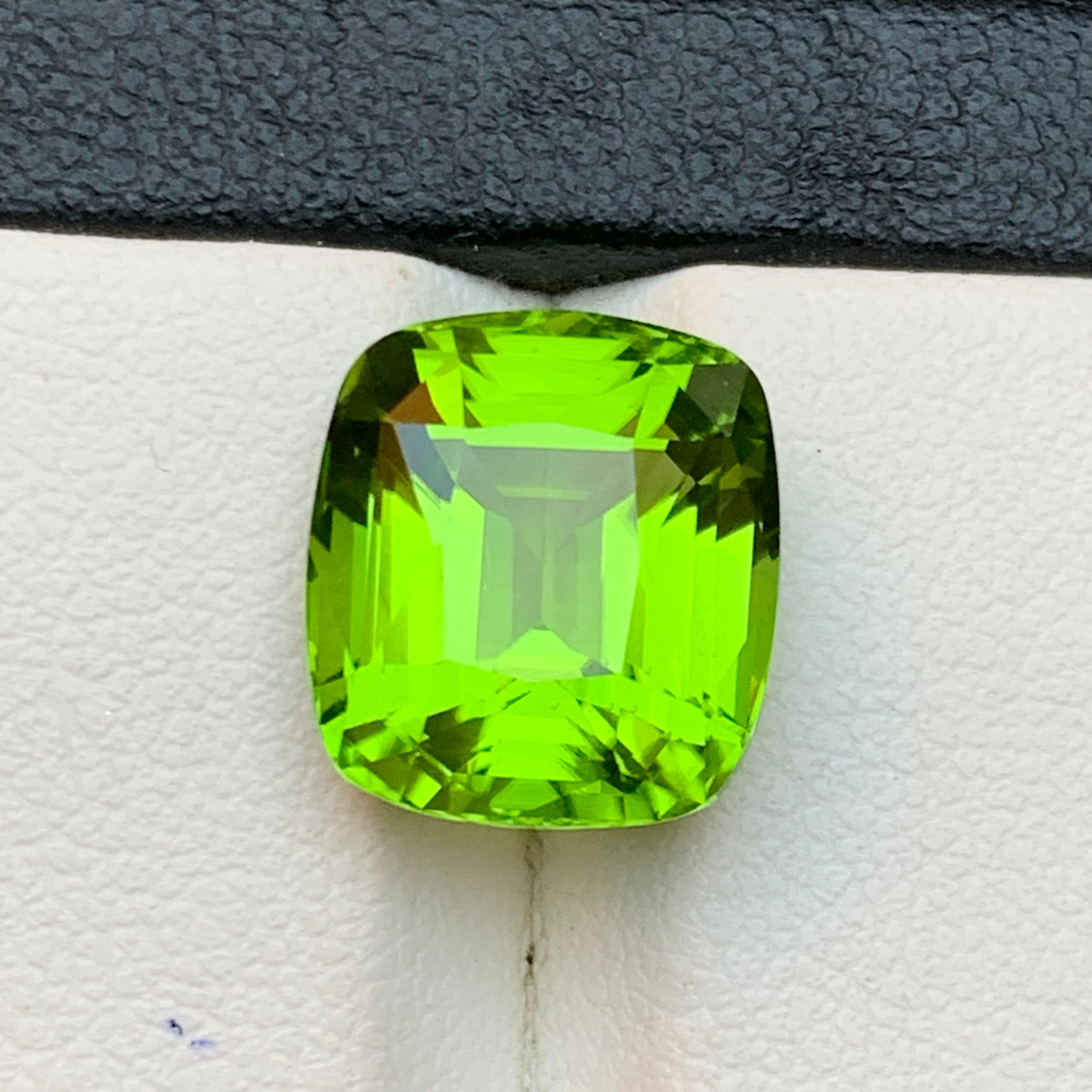 Peridoto verde vivo 8.27 ct Piedra natural suelta talla cojín para anillo -Joyería en venta 5