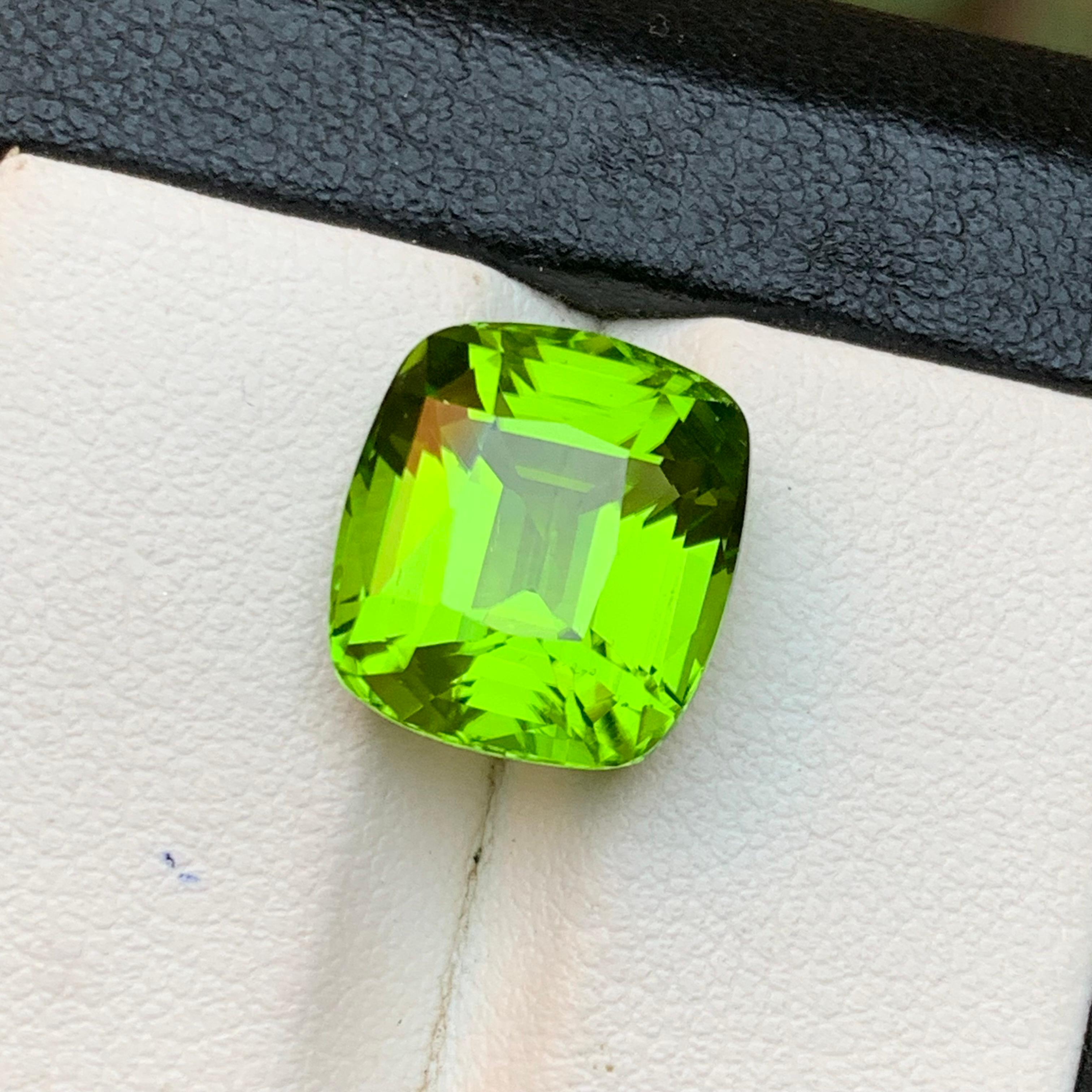 Peridoto verde vivo 8.27 ct Piedra natural suelta talla cojín para anillo -Joyería en venta 6