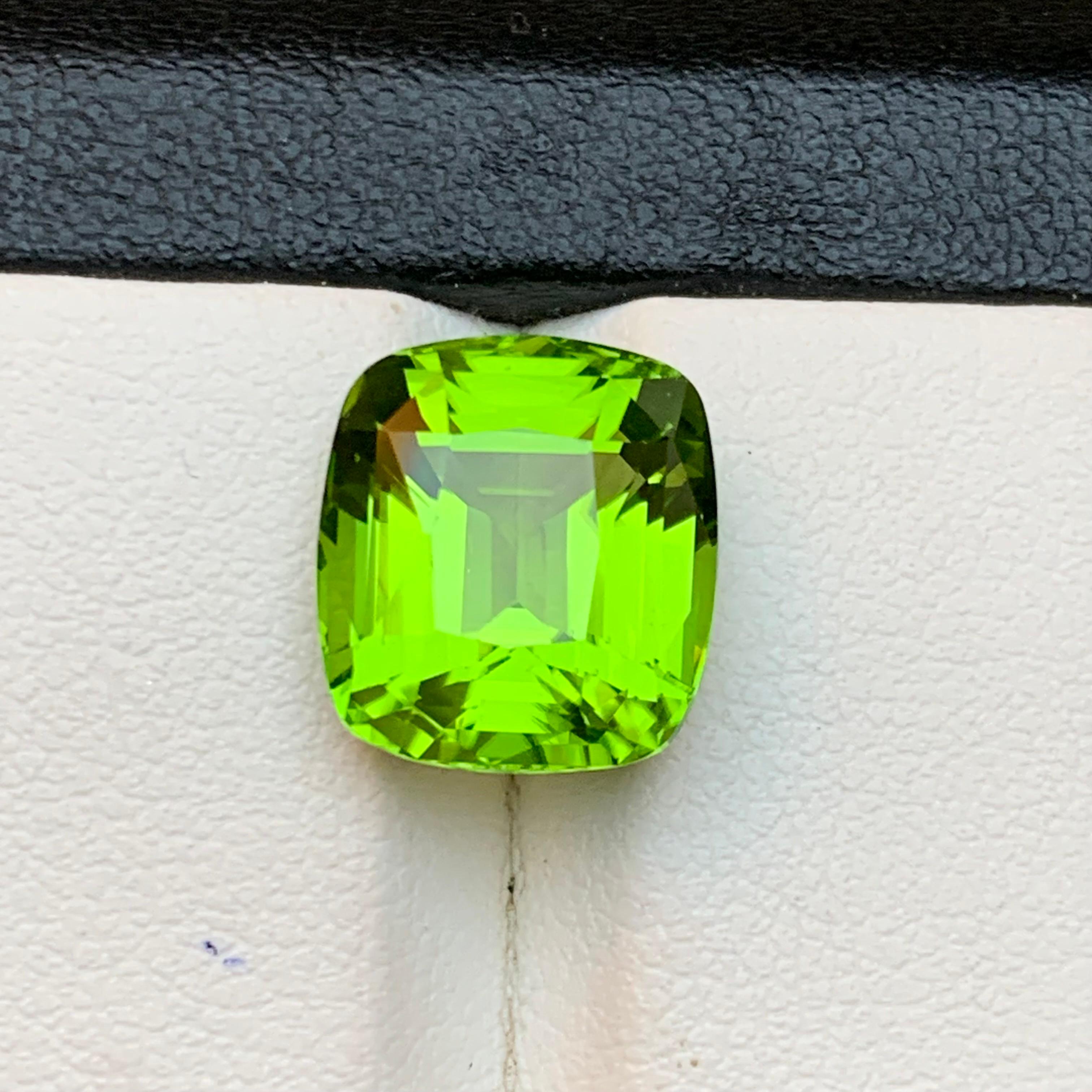 Peridoto verde vivo 8.27 ct Piedra natural suelta talla cojín para anillo -Joyería en venta 7