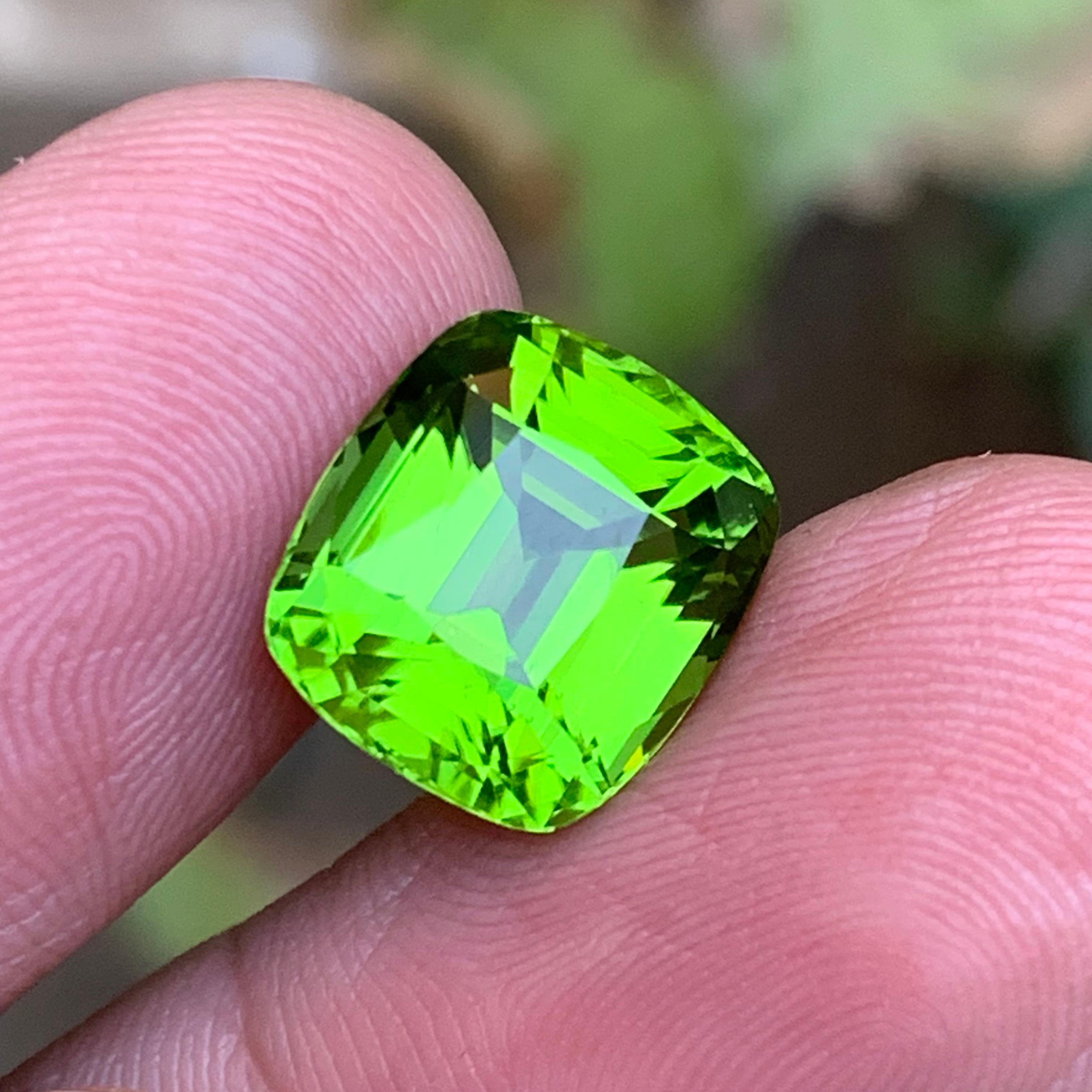 Peridoto verde vivo 8.27 ct Piedra natural suelta talla cojín para anillo -Joyería en Nuevo estado para la venta en Peshawar, PK