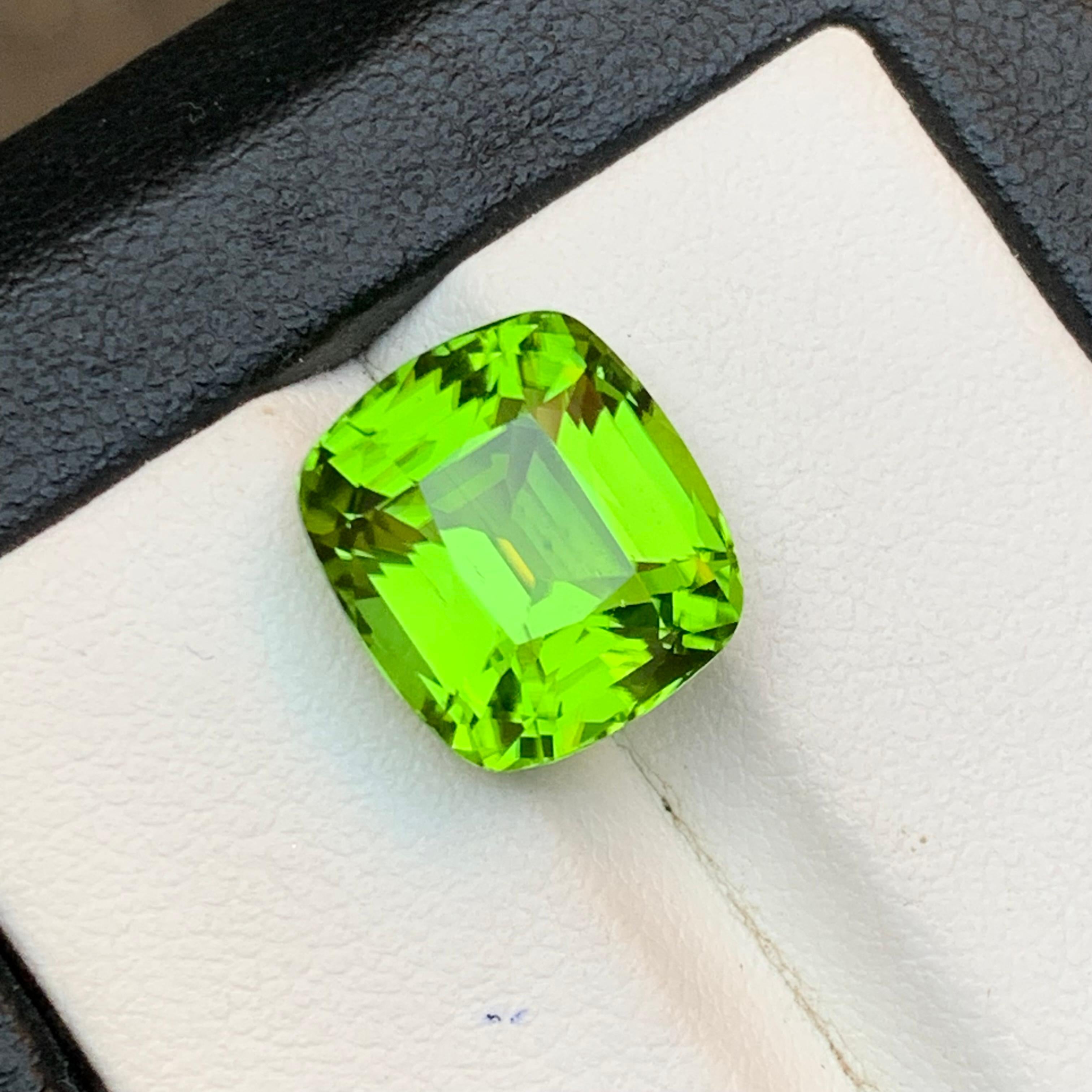 Femenino o masculino Peridoto verde vivo 8.27 ct Piedra natural suelta talla cojín para anillo -Joyería en venta
