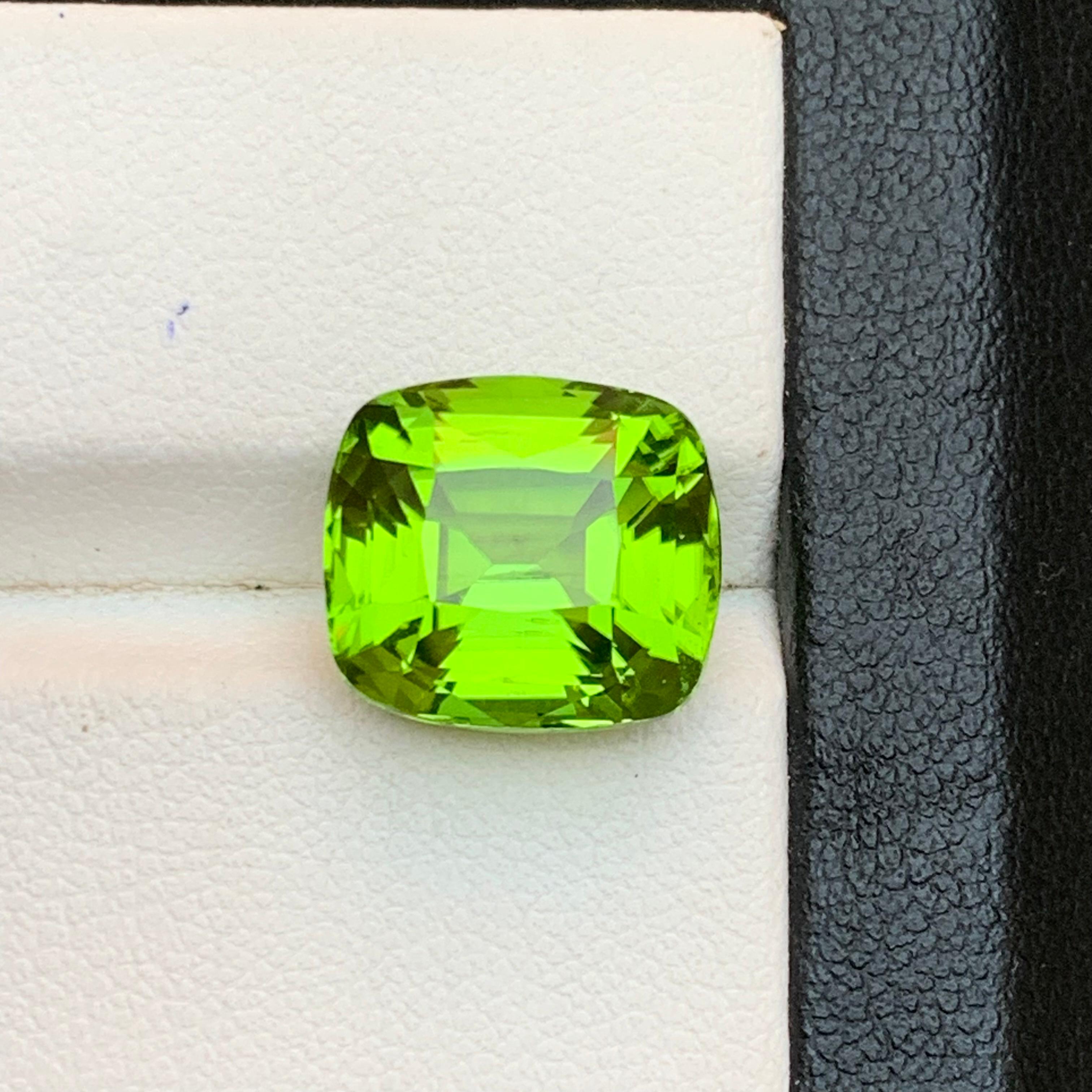 Peridoto verde vivo 8.27 ct Piedra natural suelta talla cojín para anillo -Joyería en venta 1