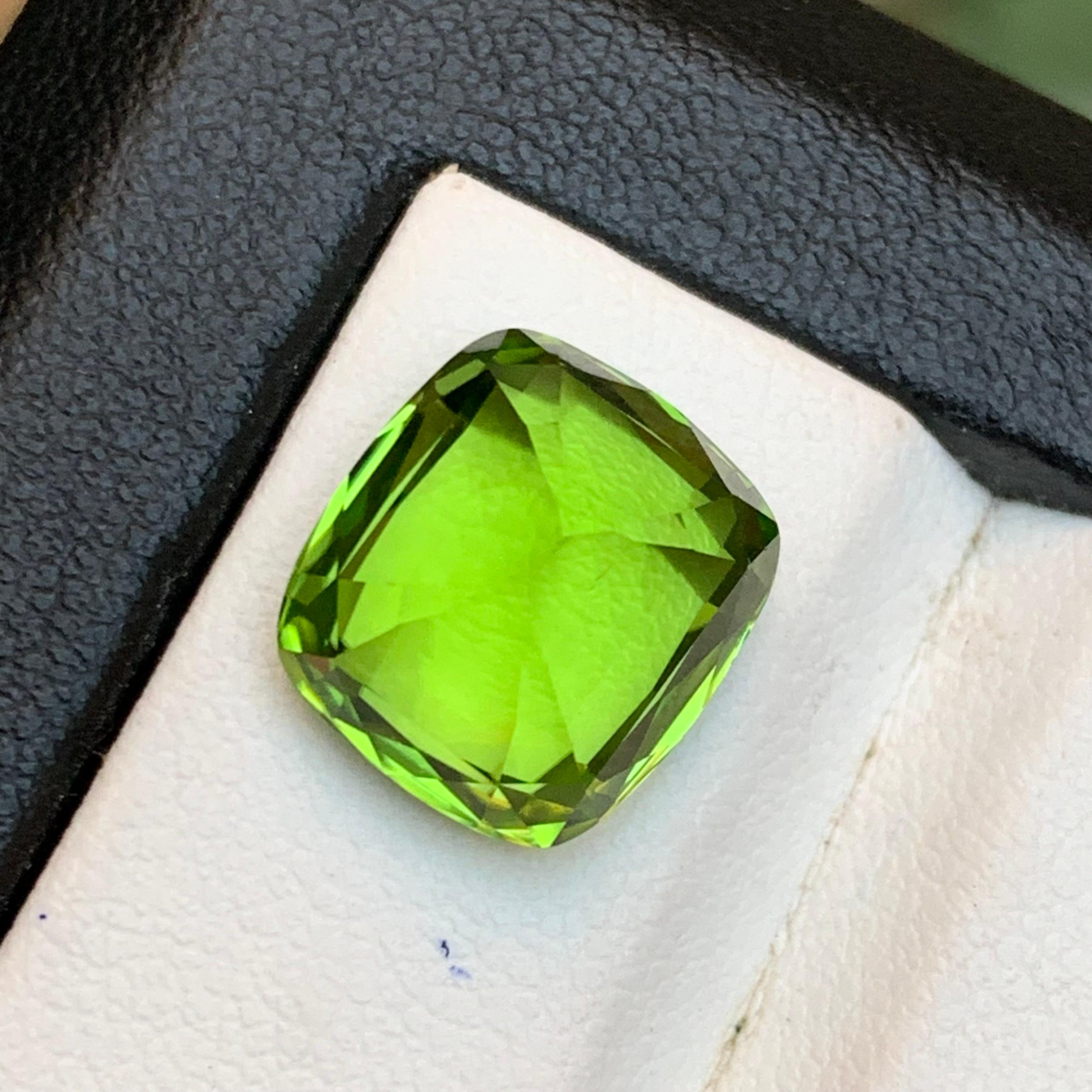 Peridoto verde vivo 8.27 ct Piedra natural suelta talla cojín para anillo -Joyería en venta 2