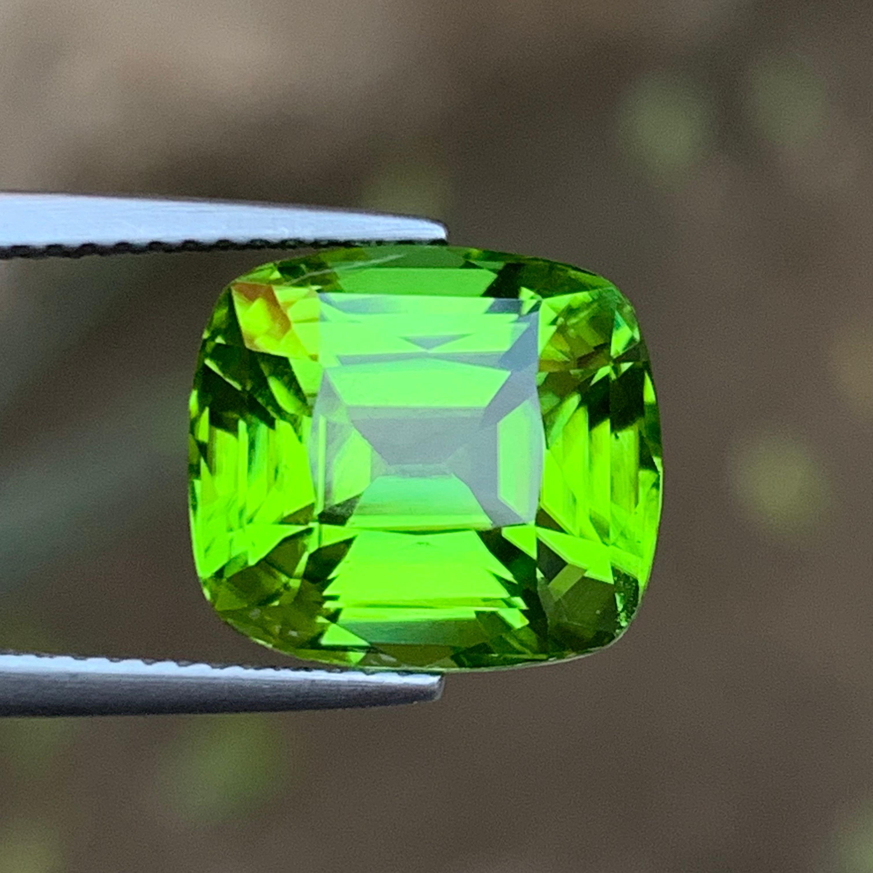 Peridoto verde vivo 8.27 ct Piedra natural suelta talla cojín para anillo -Joyería en venta 3