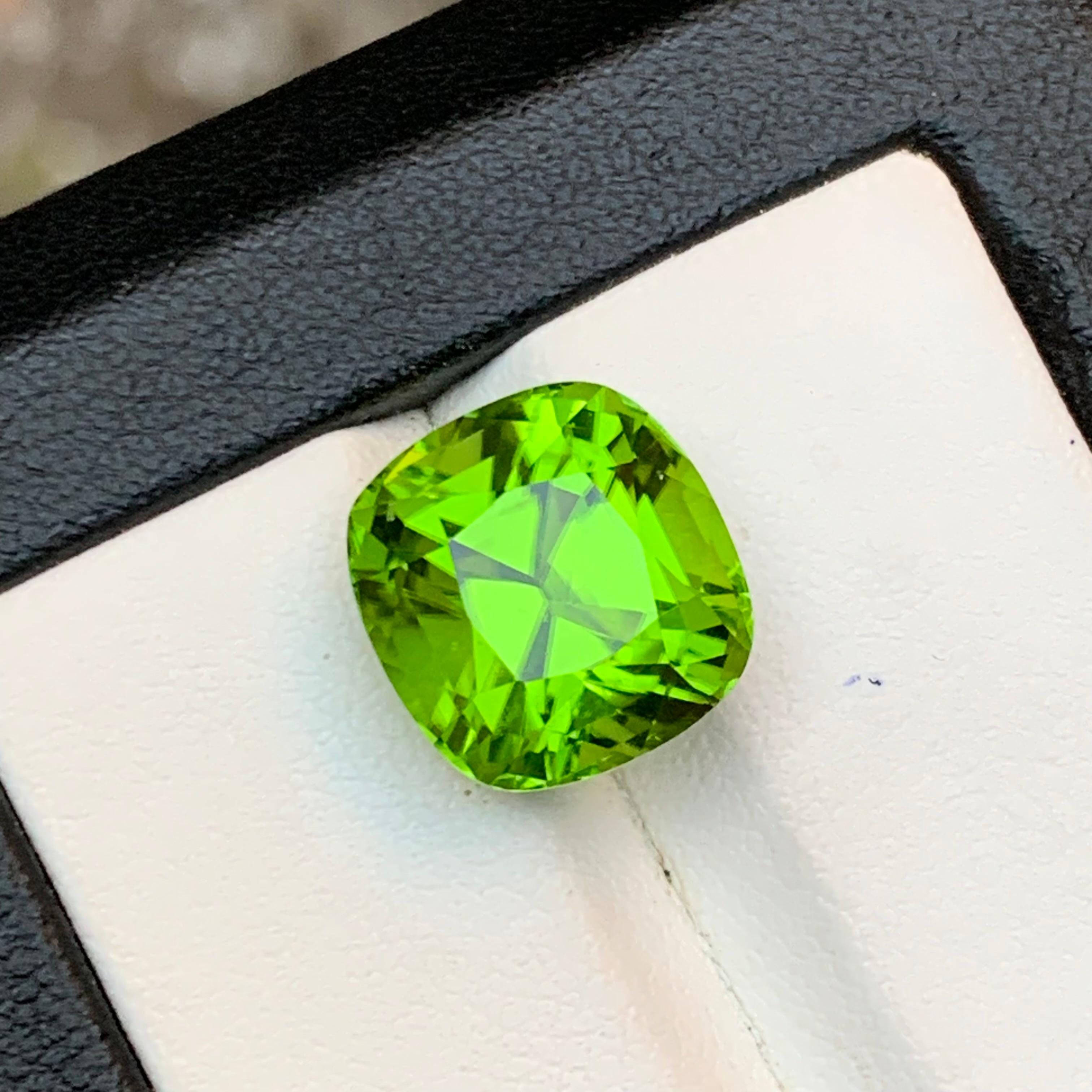 Peridoto verde vivo 9,32 carati taglio cuscino Gemma naturale sfusa per anello - Gioielli in vendita 5