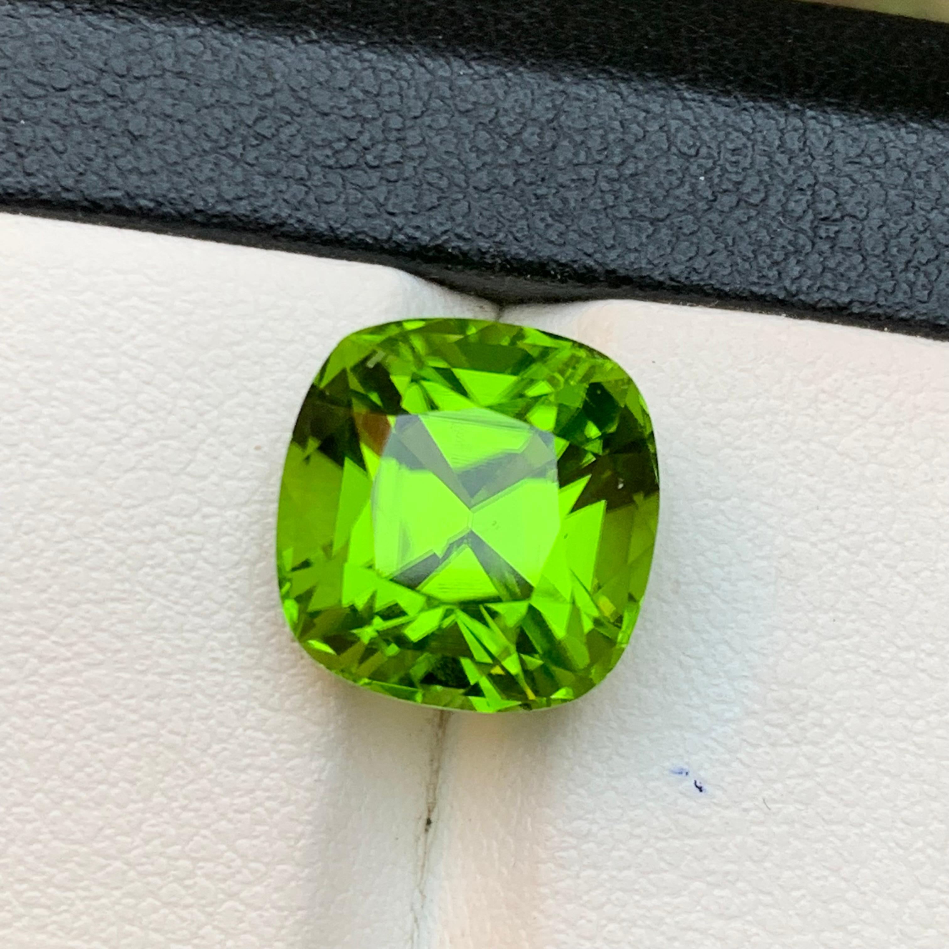 Peridoto verde vivo 9,32 carati taglio cuscino Gemma naturale sfusa per anello - Gioielli in vendita 7