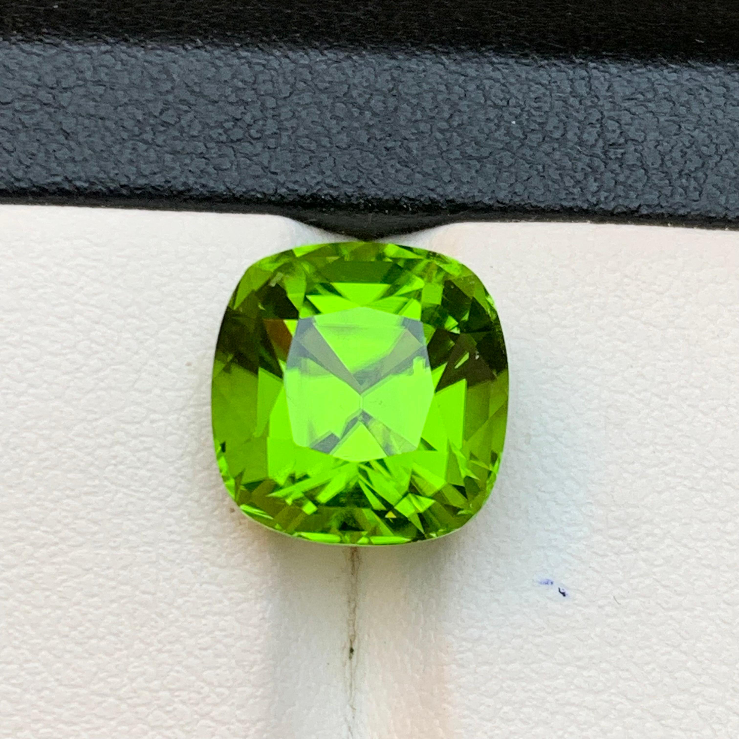 Gemma sfusa di peridoto naturale di colore verde vivo - gemma di qualità premium AAA per anelli, collane, ciondoli o qualsiasi altra montatura di gioielli di lusso!!!

💎 TIPO DI GEMMA: Peridoto
⚖️ PESO: 9,32 Carati
🪚 FORMA E TAGLIO: Taglio a