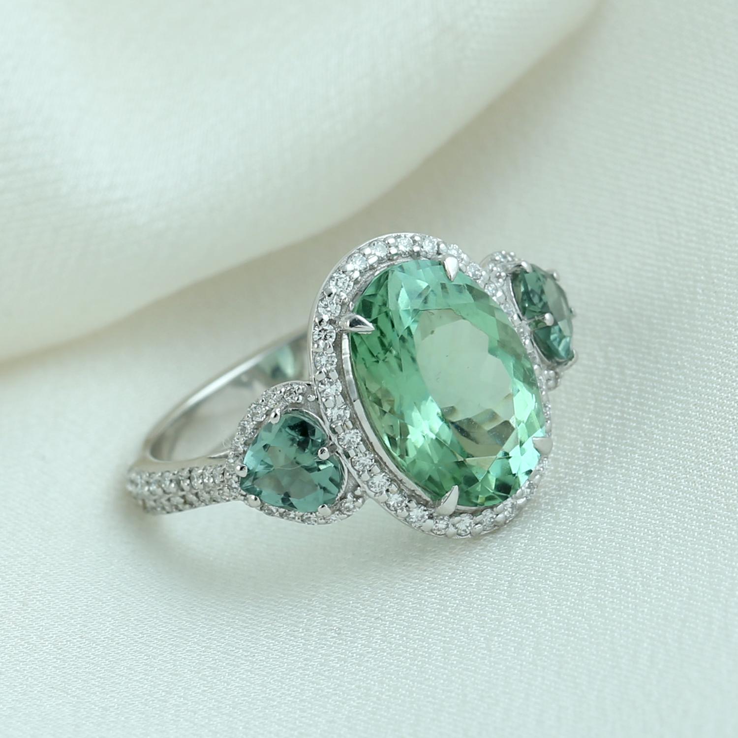 Vivid Mint Tourmaline 3 Stone Ring With Diamonds Made In 18k White Gold Art Decó en venta