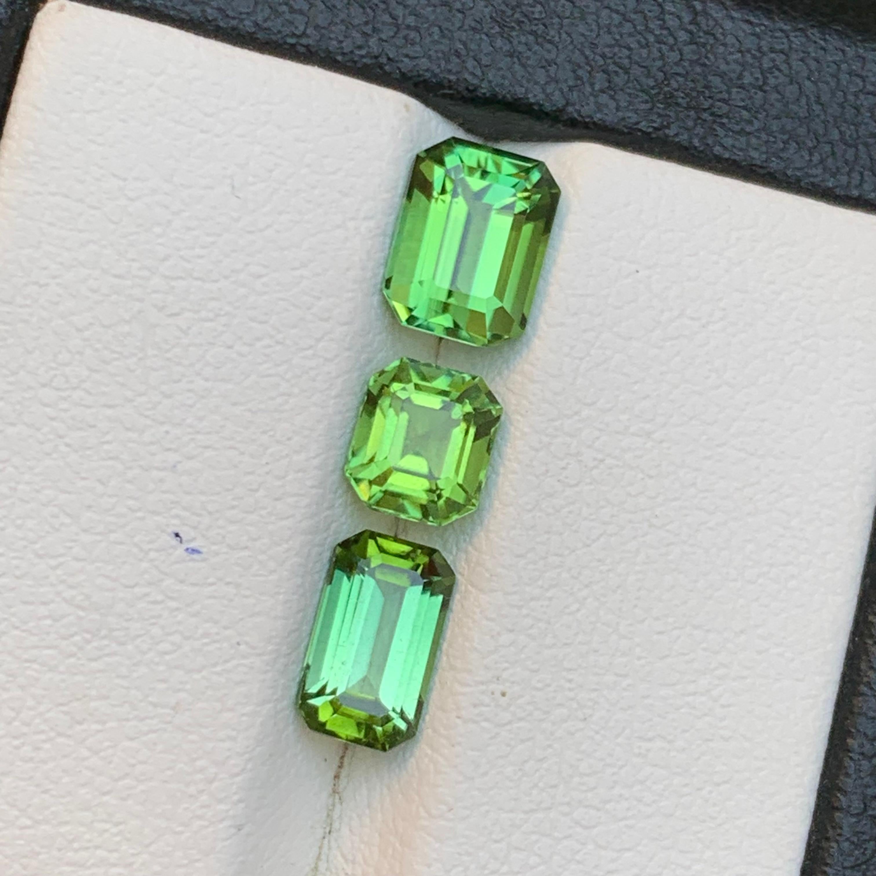 Vivid Green Tourmaline 4.03 Ct Emerald Cut Natural Loose Gemstone Parcel-Jewelry en vente 5