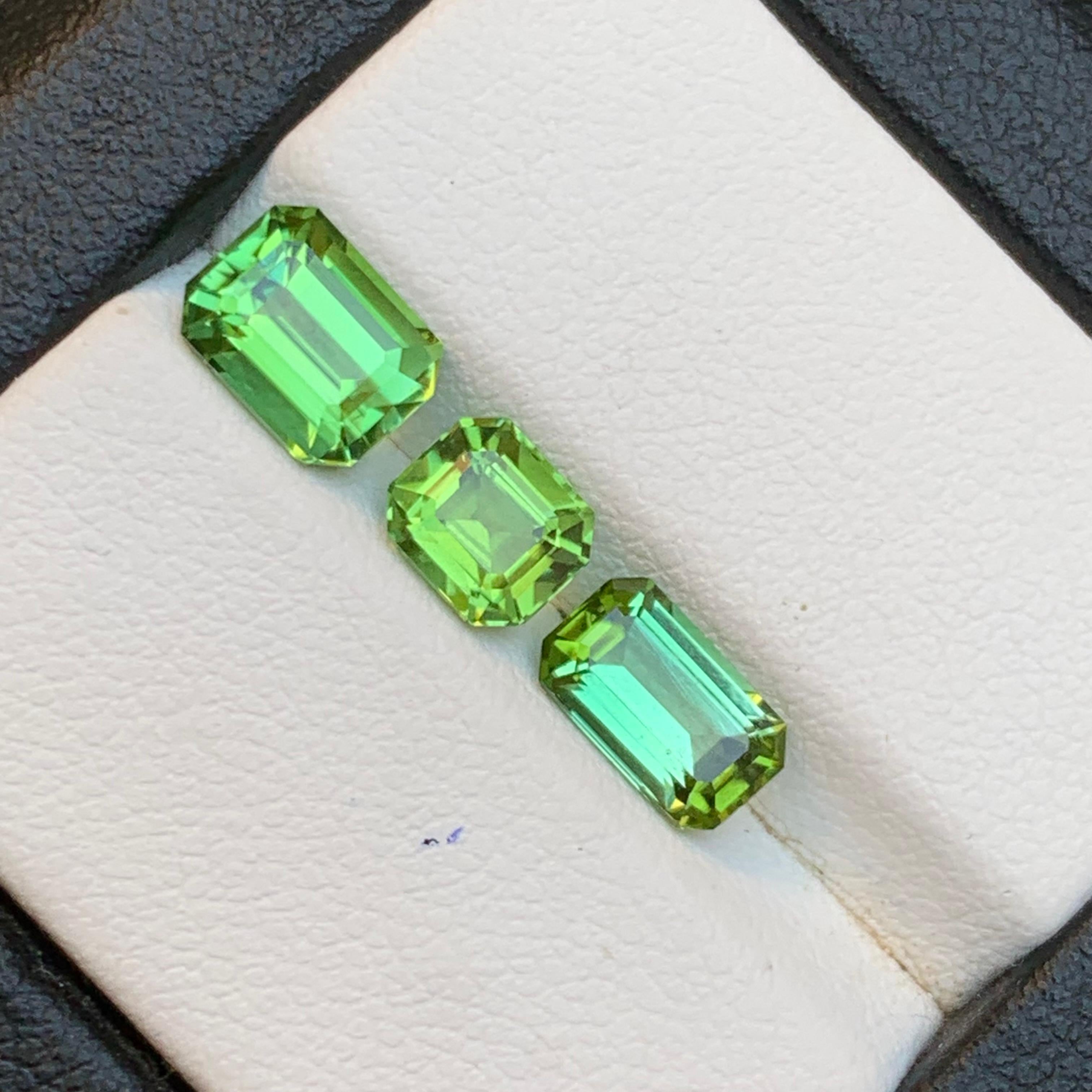 Contemporain Vivid Green Tourmaline 4.03 Ct Emerald Cut Natural Loose Gemstone Parcel-Jewelry en vente