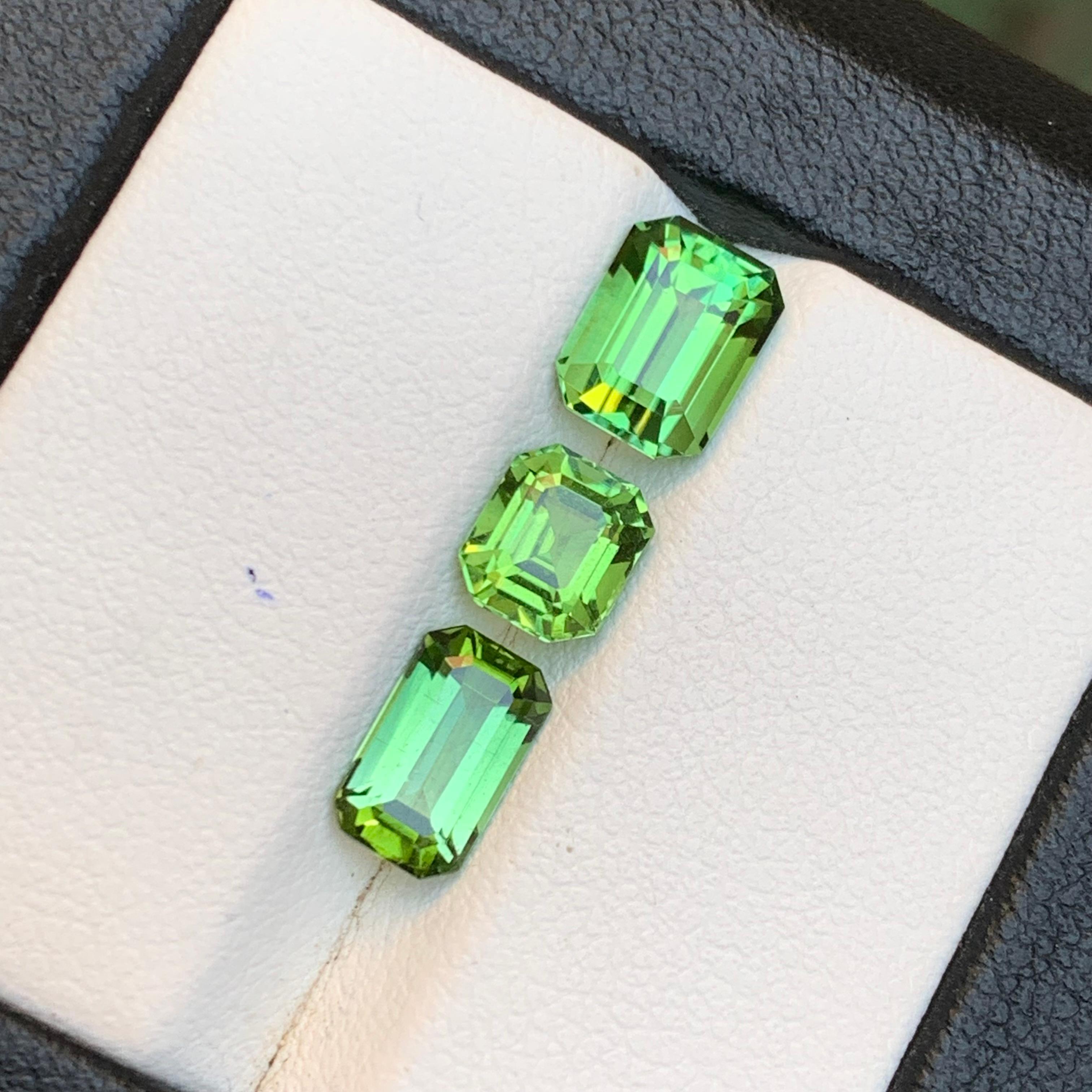 Vivid Green Tourmaline 4.03 Ct Emerald Cut Natural Loose Gemstone Parcel-Jewelry en vente 1