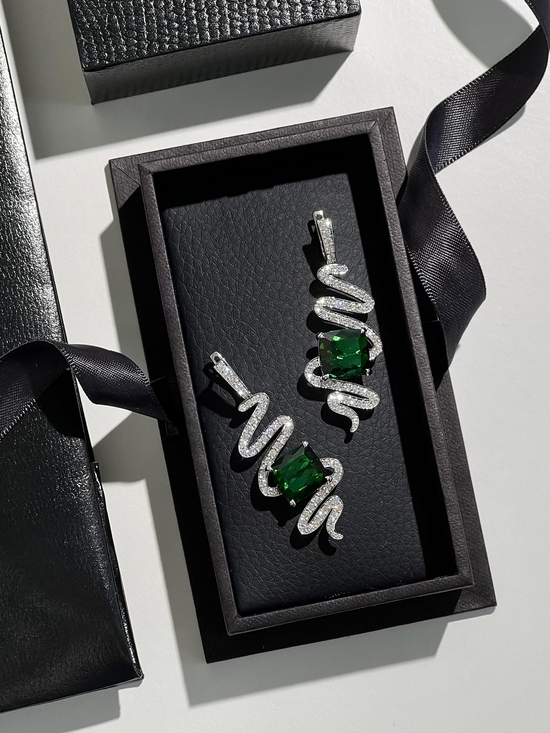 Vivid Brazilian Green Tourmaline and Diamond Spiral Earrings in 18k White Gold  For Sale 3