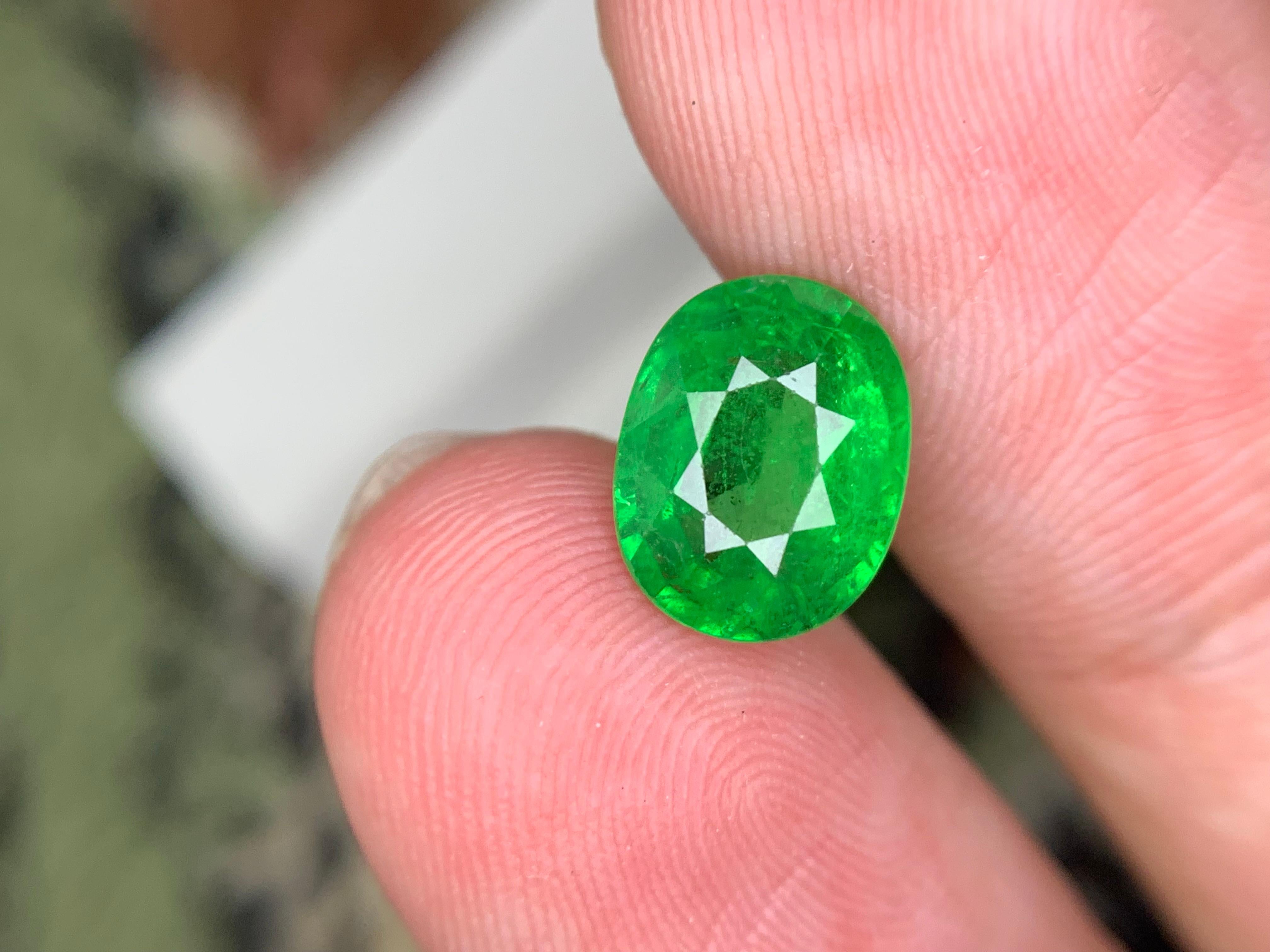 Granato Tsavorite Verde Vivido Gemma Naturale Sciolta 2,91 Ct Taglio Ovale per Anello in vendita 4