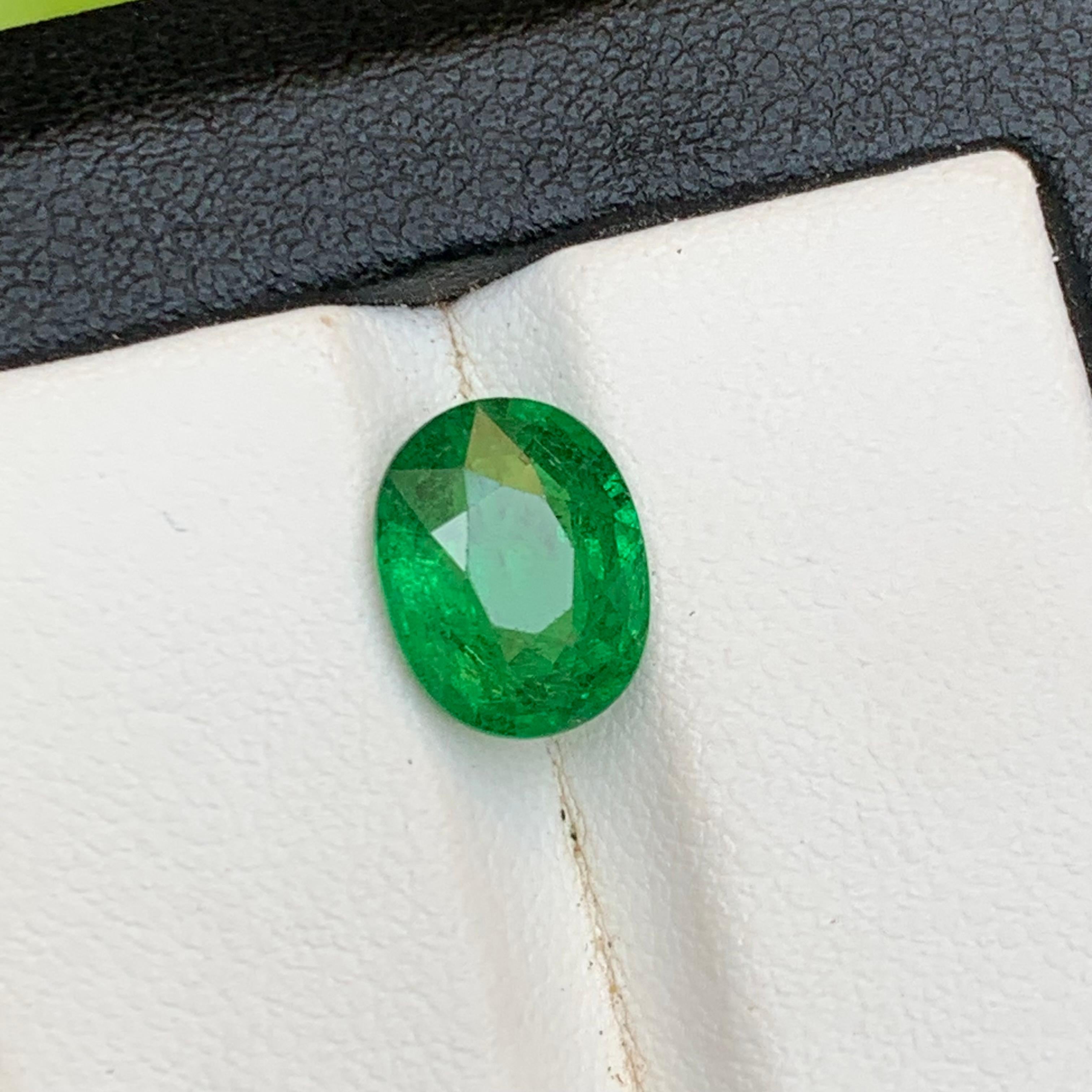 Granato Tsavorite Verde Vivido Gemma Naturale Sciolta 2,91 Ct Taglio Ovale per Anello in vendita 5