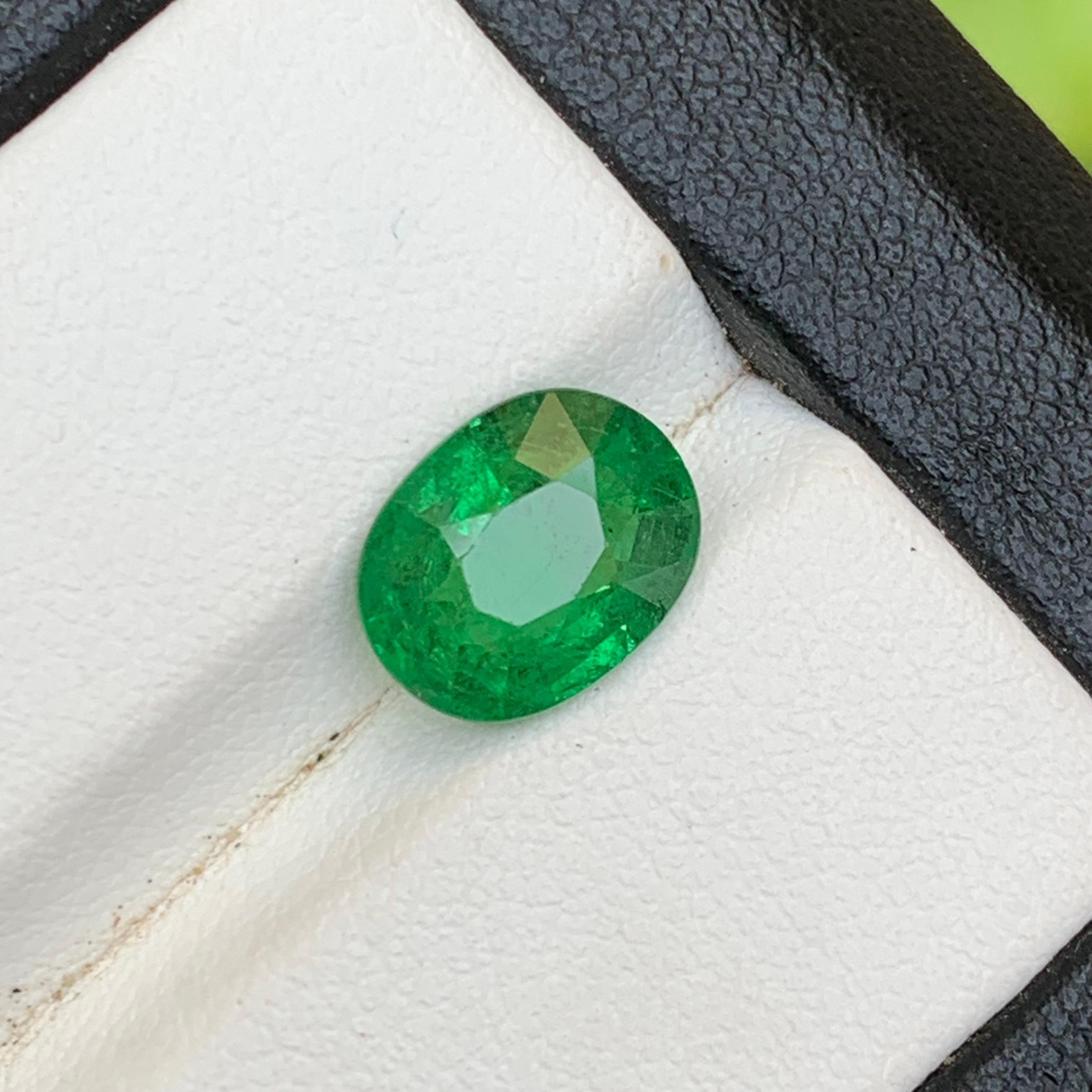 Taglio ovale Granato Tsavorite Verde Vivido Gemma Naturale Sciolta 2,91 Ct Taglio Ovale per Anello in vendita